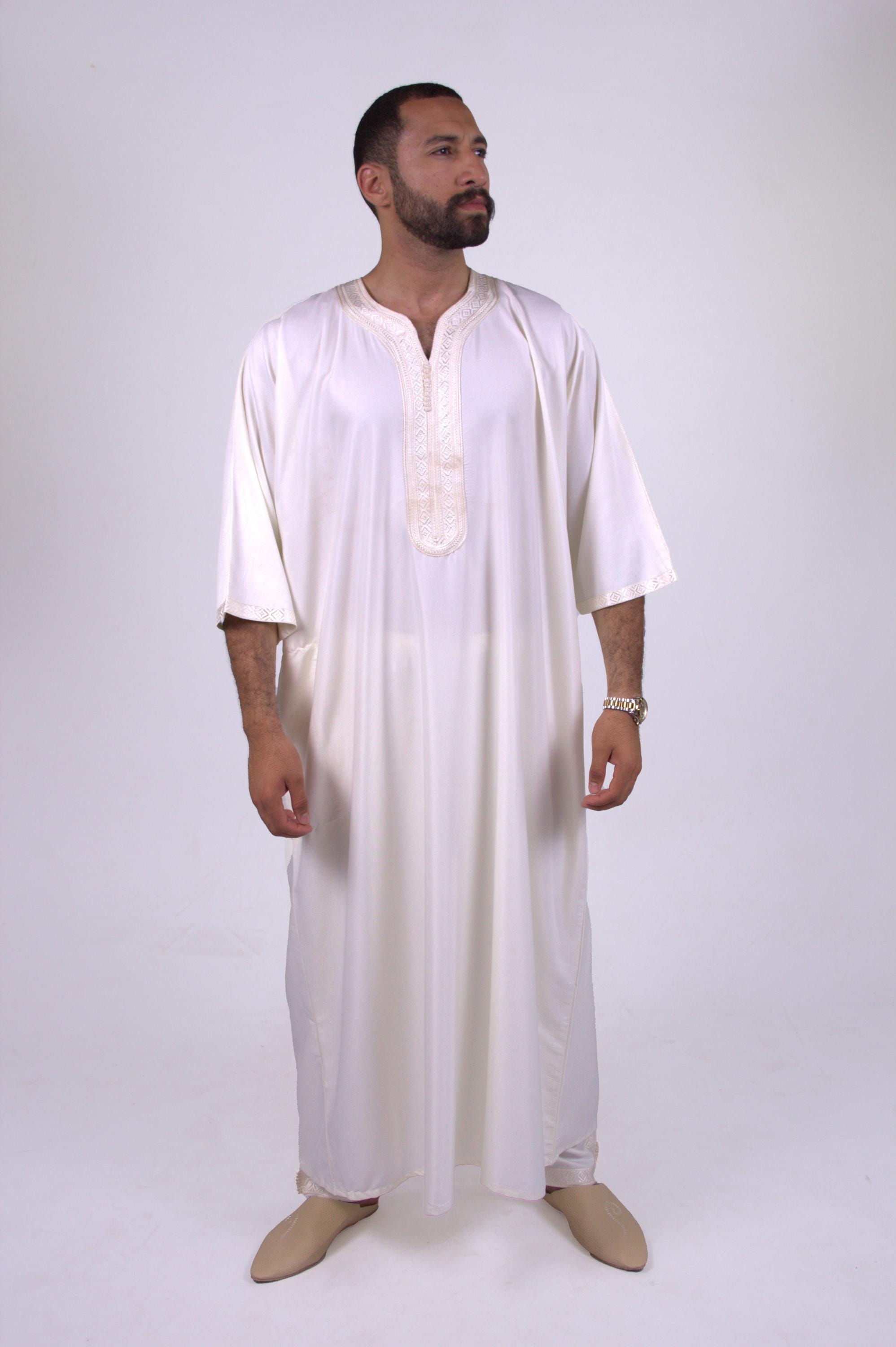 Model wearing White Moroccan thobe
