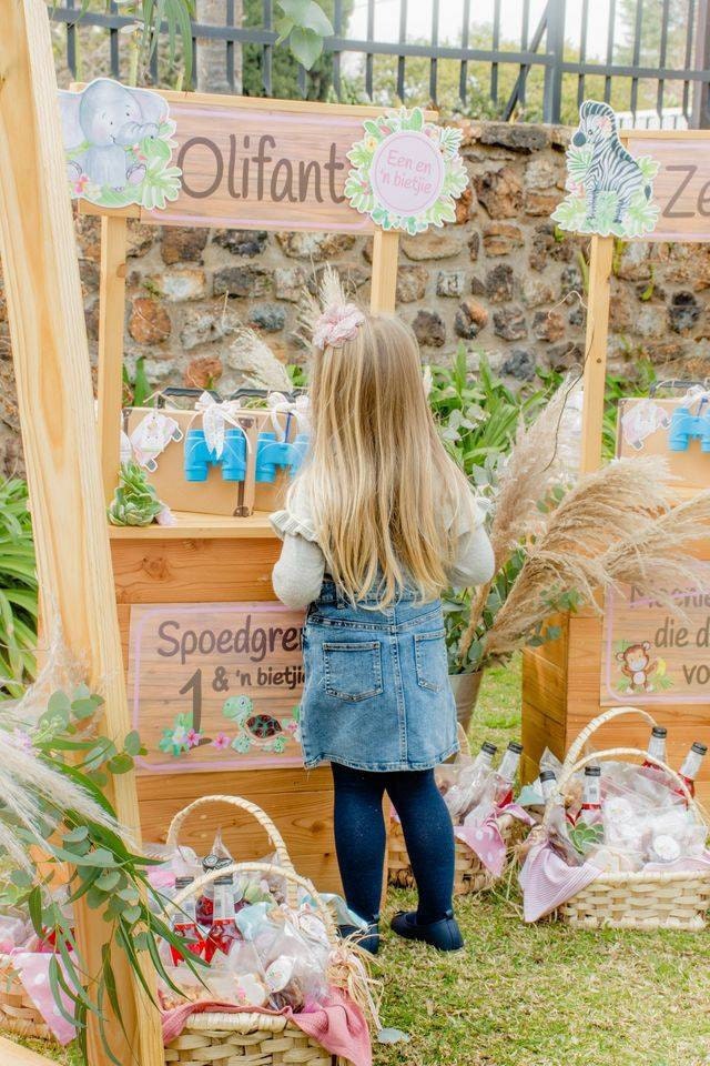 Safari Drive-By Party | Safari Drive By birthday | safari party ideas | Safari birthday party | drive by party ideas | Drive by Birthday Ideas | Drive by party decorations | Drive by Party decor | Safari Cake | Little Printables Shop