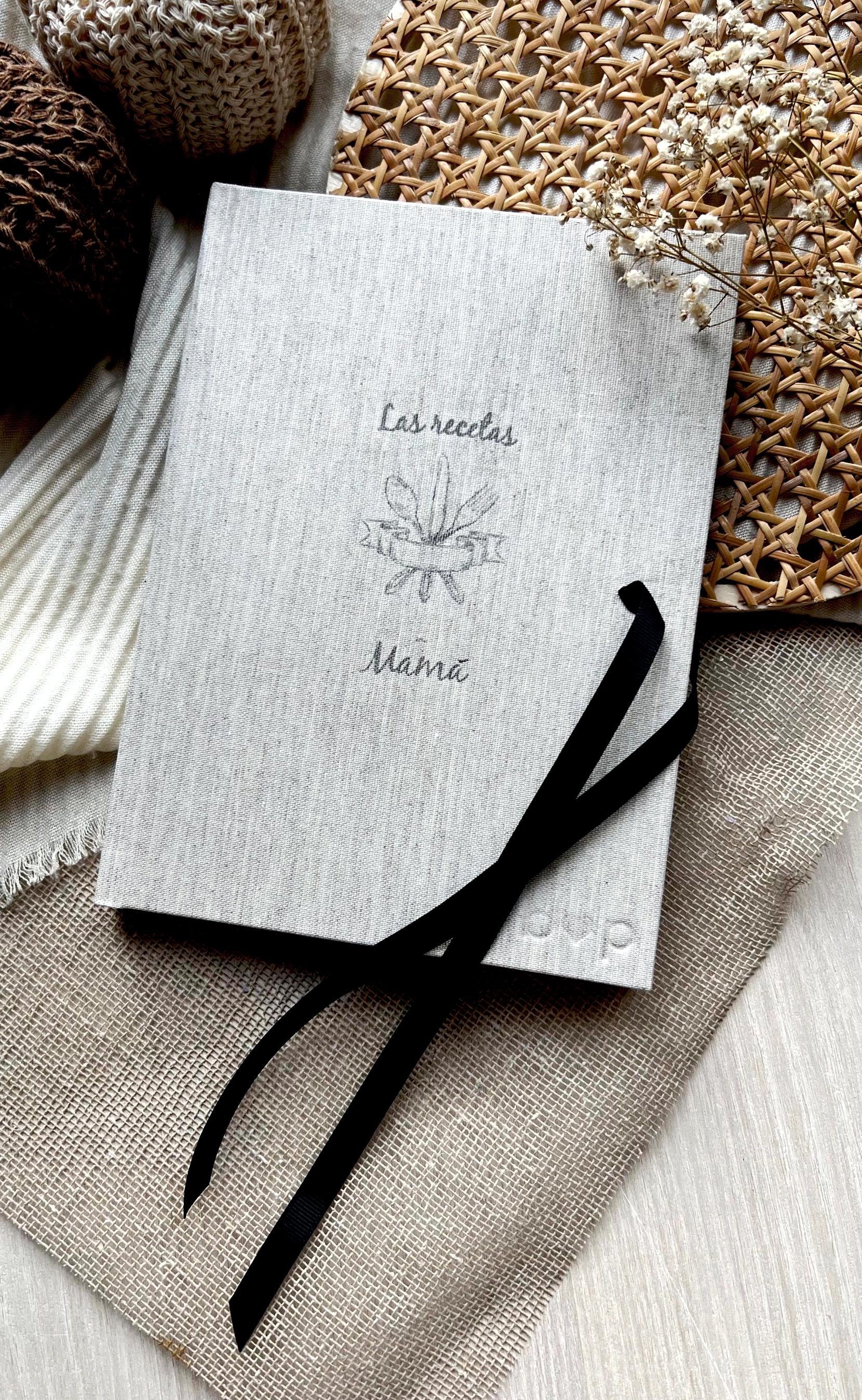 En Navidad las comidas son tradición. Con los recetarios personalizados de b-paper podrás atesorar las recetas de familia.