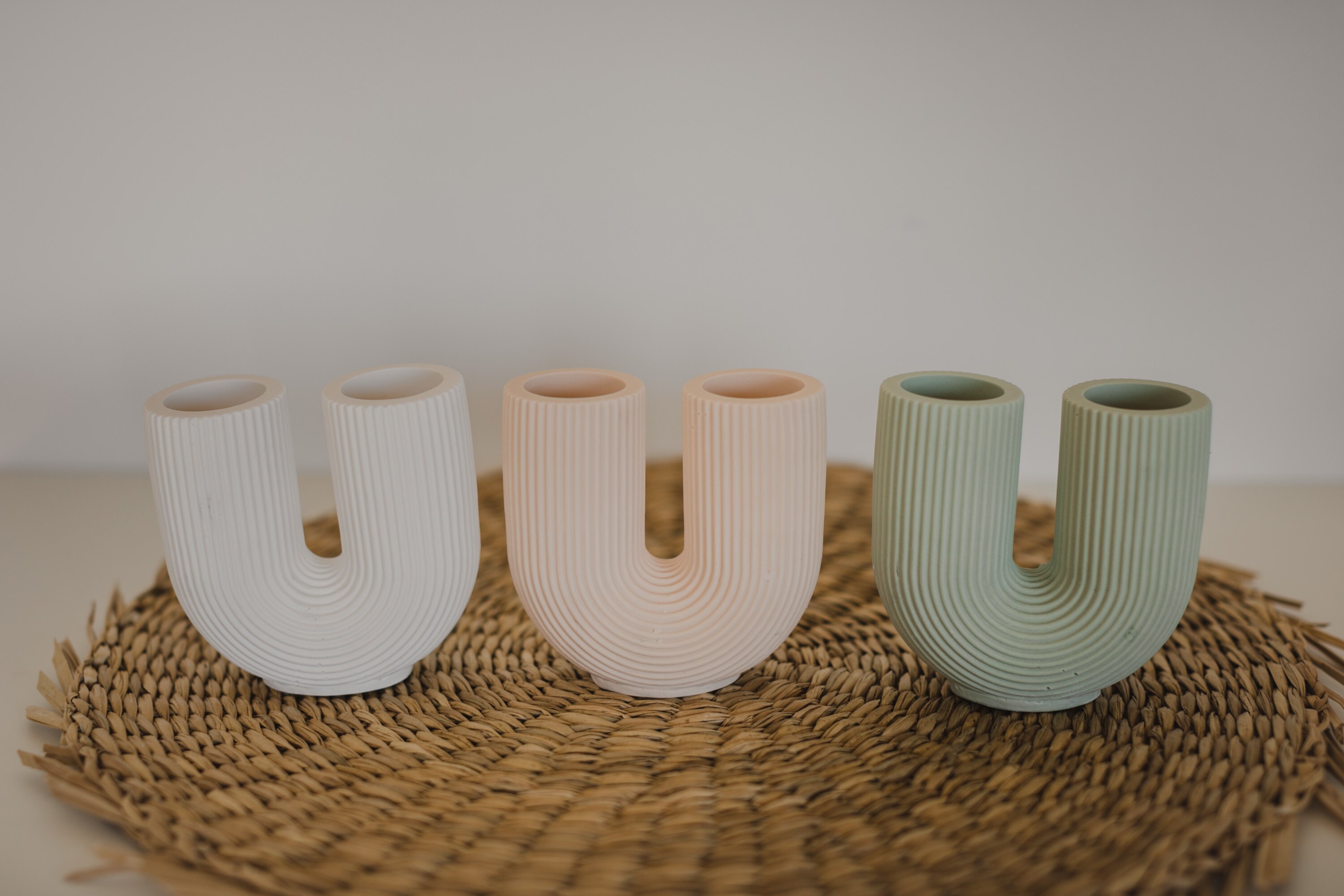 grüne kleine Vase für Trockenblumen