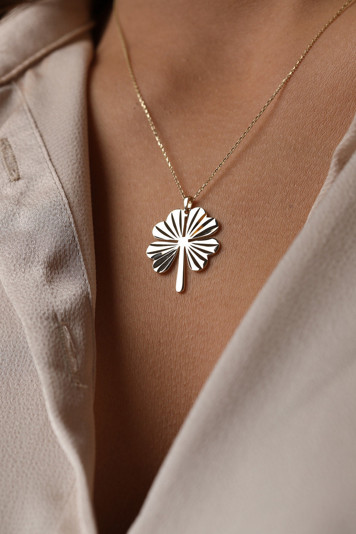 Vintage Clover Pendant
