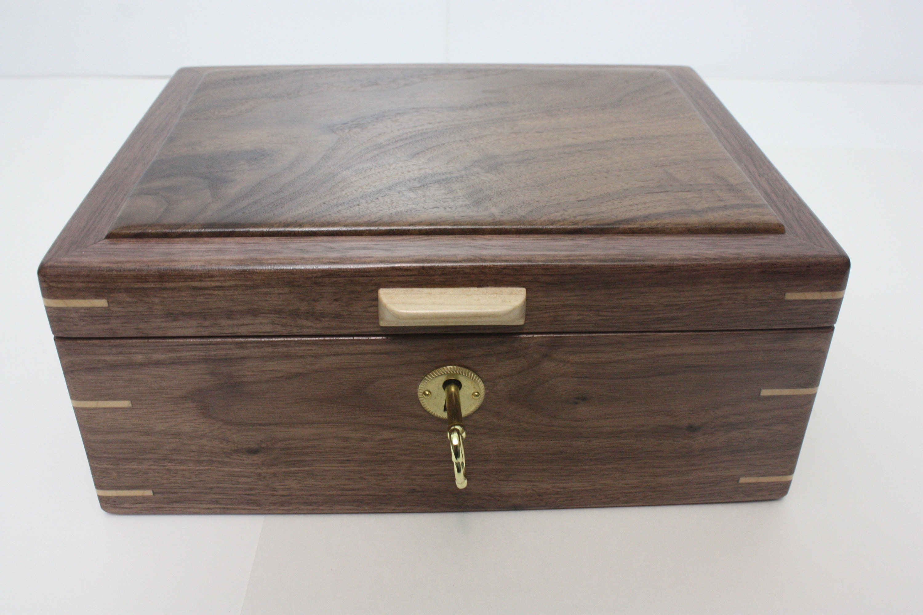 Locking Walnut Box with Maple Corner Splines