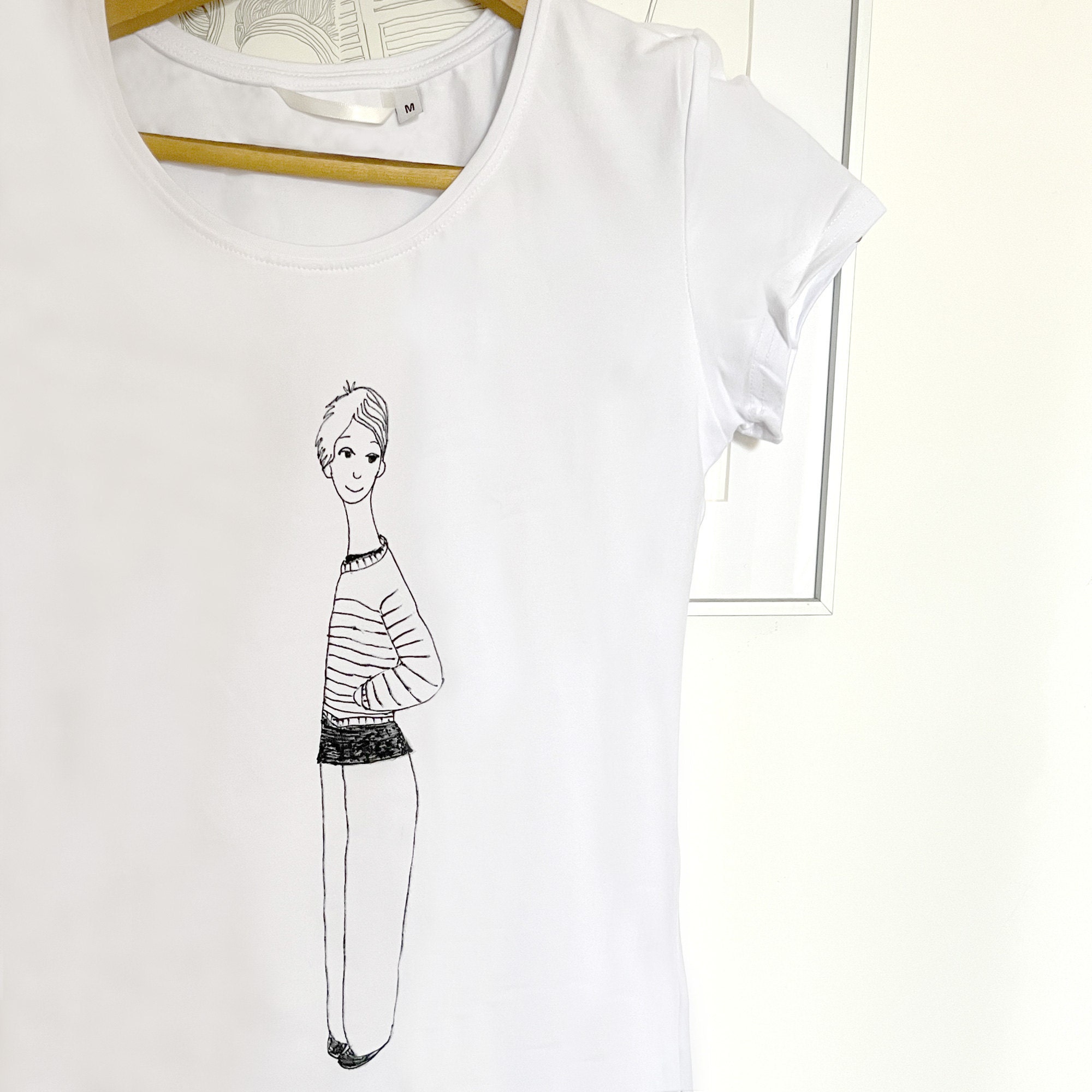 camiseta ilustrada con ilustración minimalista