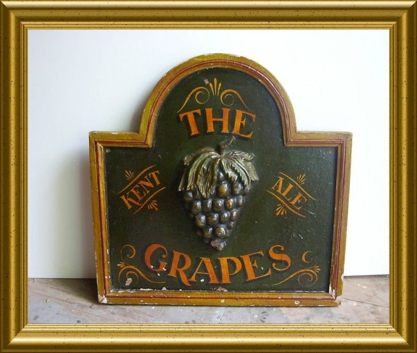 Antique pubbord : The Grapes, Kent Ale