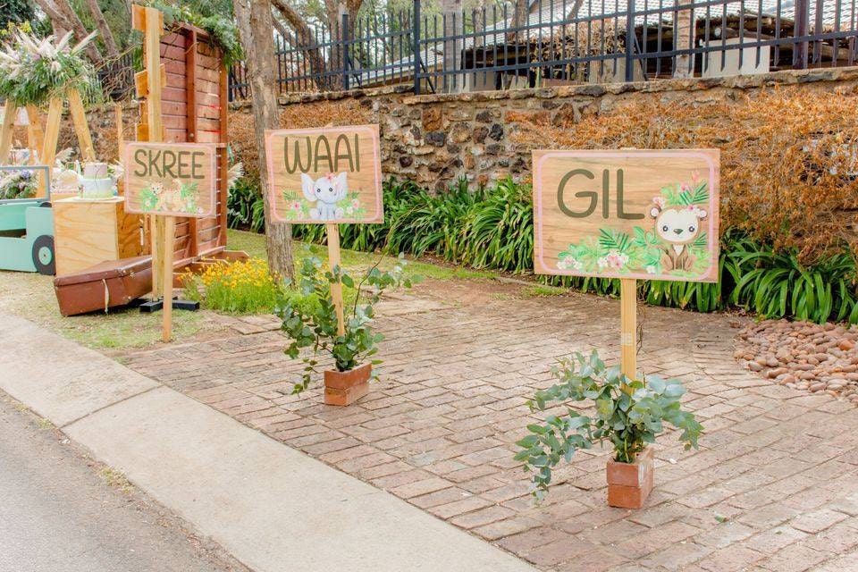 Safari Drive-By Party | Safari Drive By birthday | safari party ideas | Safari birthday party | drive by party ideas | Drive by Birthday Ideas | Drive by party decorations | Drive by Party decor | Safari Cake | Little Printables Shop