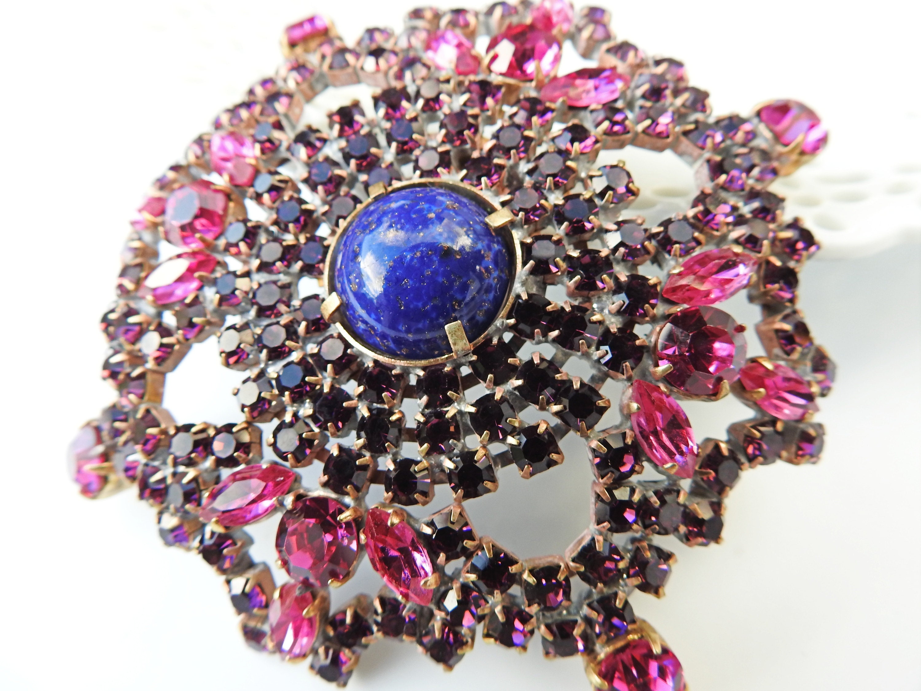 vintage style brooches and pins