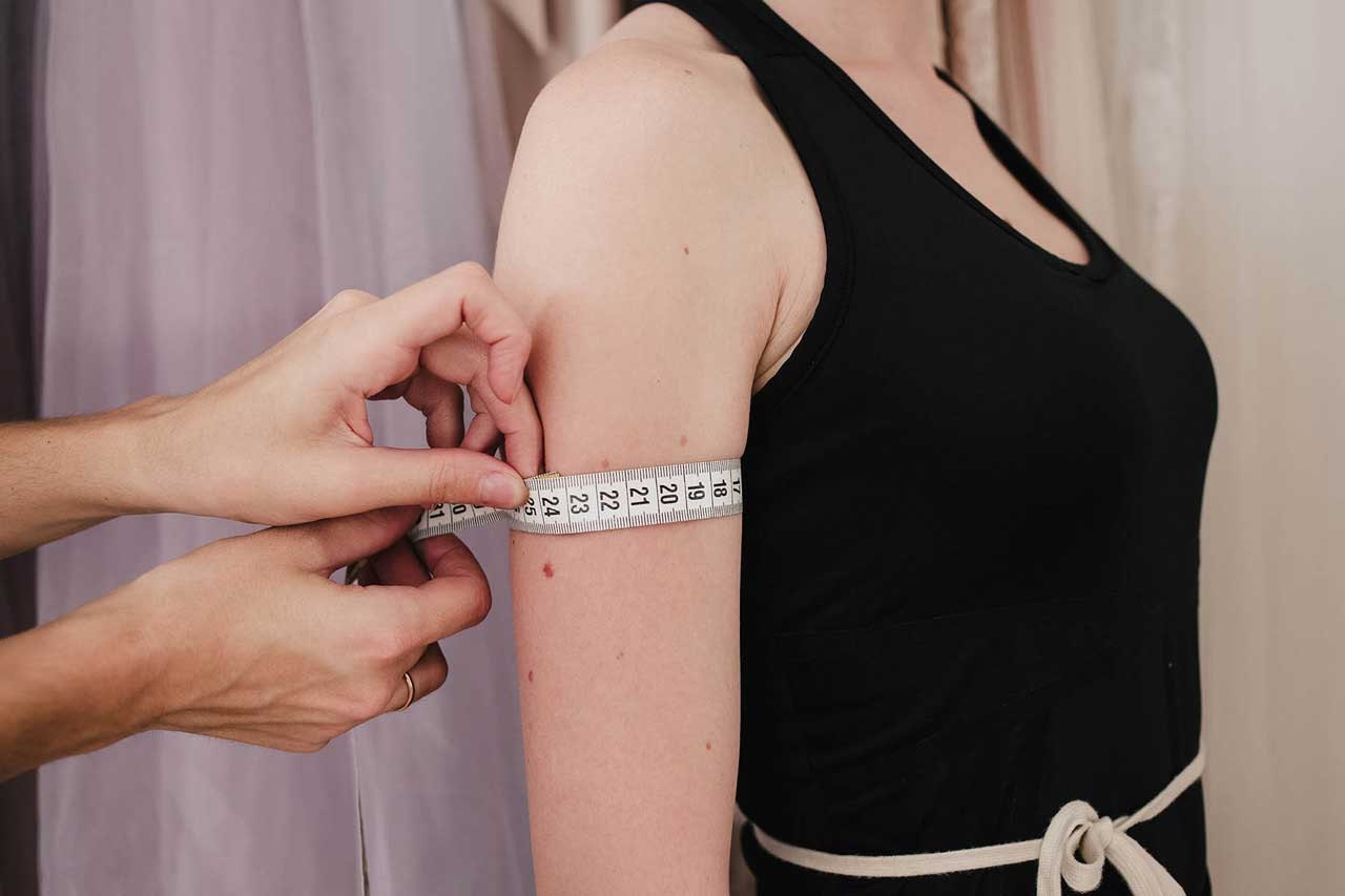 15. BICEPS It is measured horizontally, around the fullest part of upper arm. Notice, the arm should be let down and relaxed during the measurements._ becep