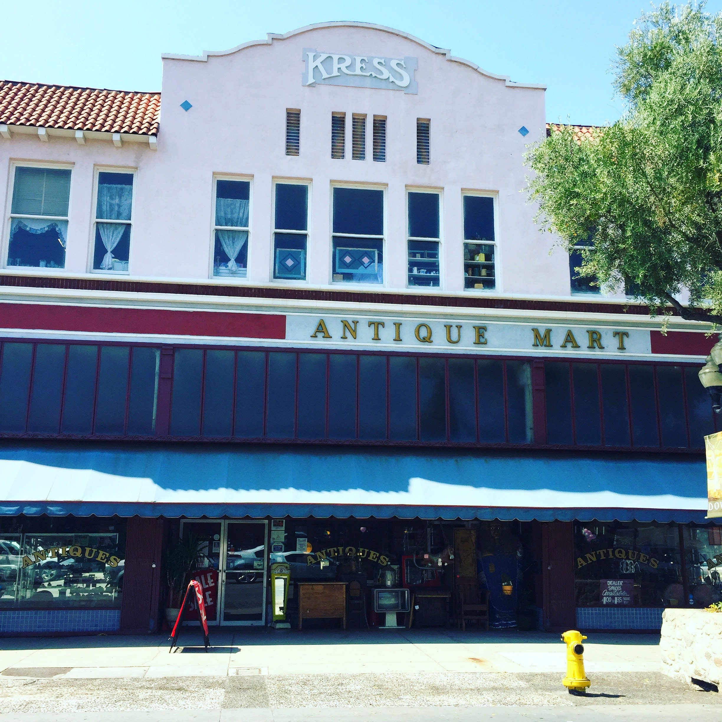 Mendez Manor Vintage Shop & Home