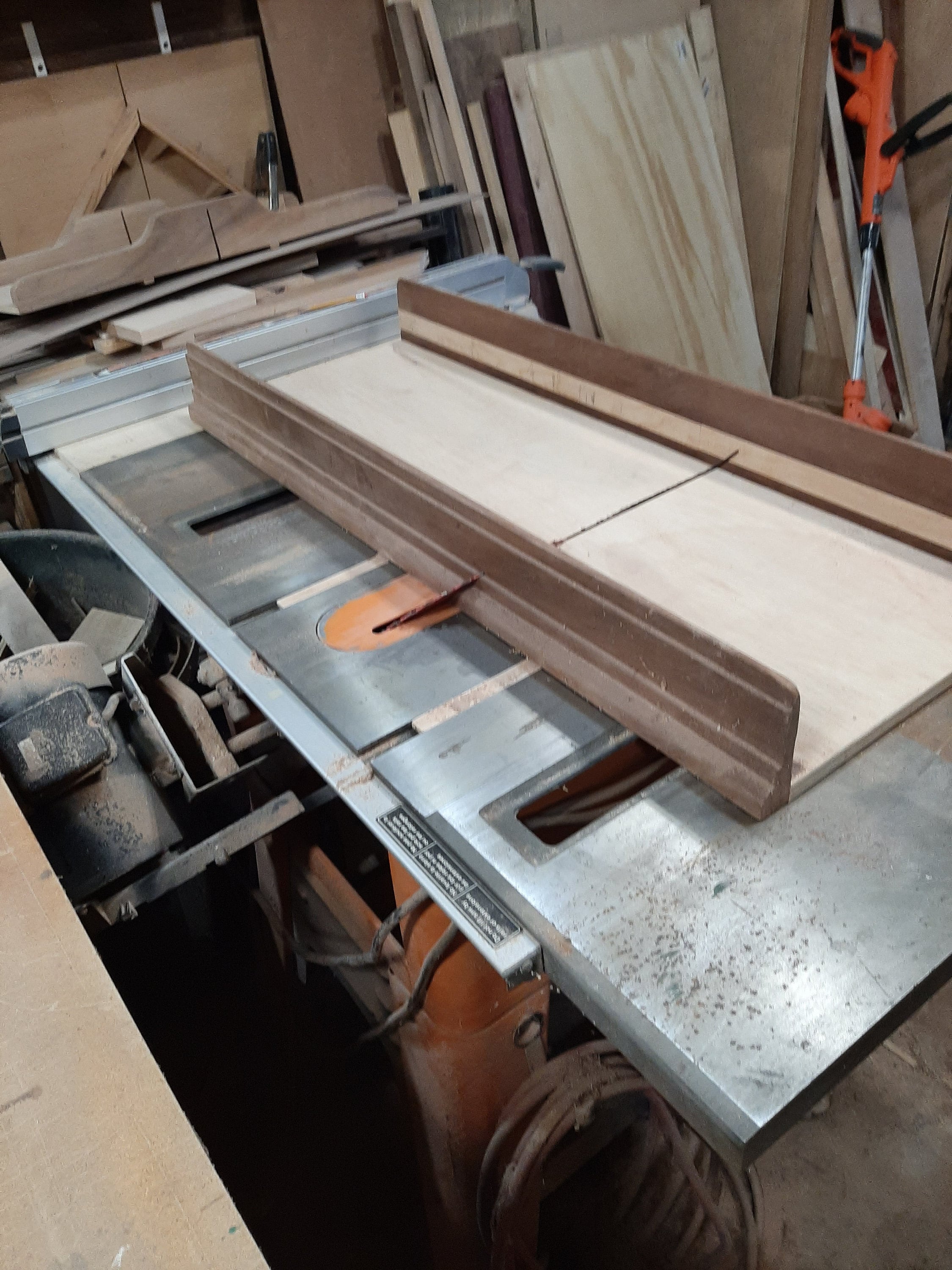 Table Saw sled for cuttin perfect miters