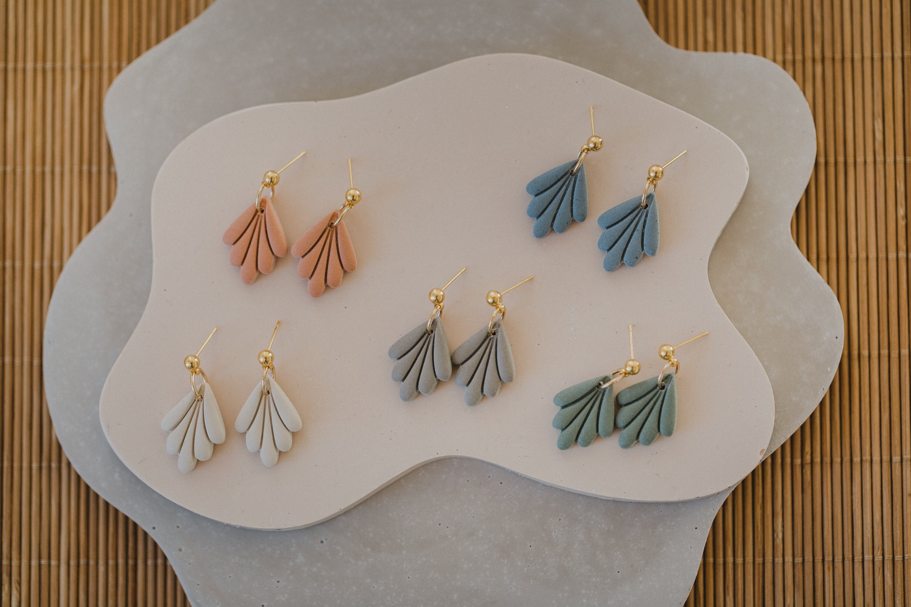 Kleine Ohrringe Blatt aus Polymer Clay