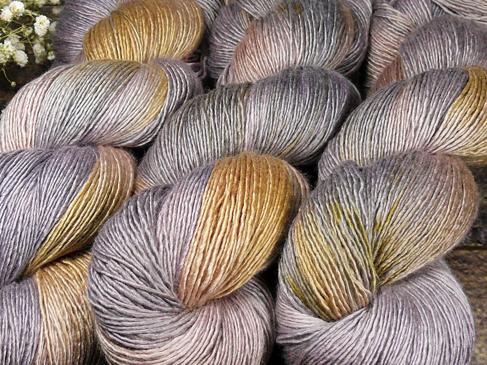 https://www.folly.me/listing/742225336/zwielicht-merino-seide-singles