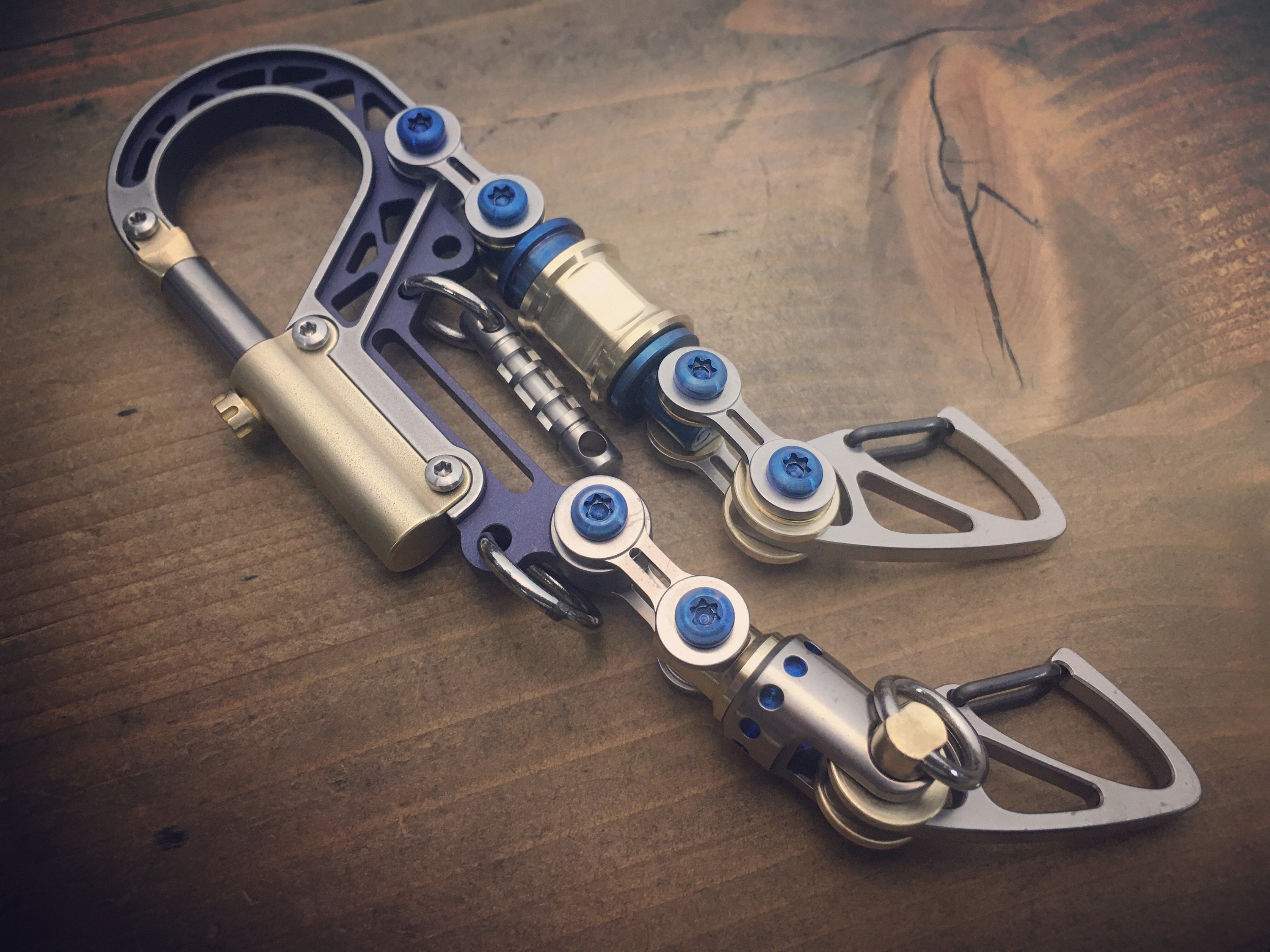 The Brutus / Bolt Carabiner V-II