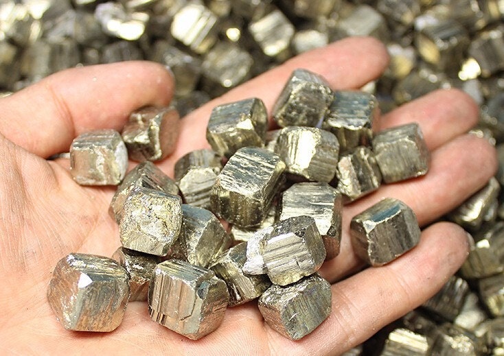 PIRITA, LA PIEDRA DEL DINERO Y LA ABUNDANCIA PIRITA, LA PIEDRA DEL DINERO Y LA ABUNDANCIA