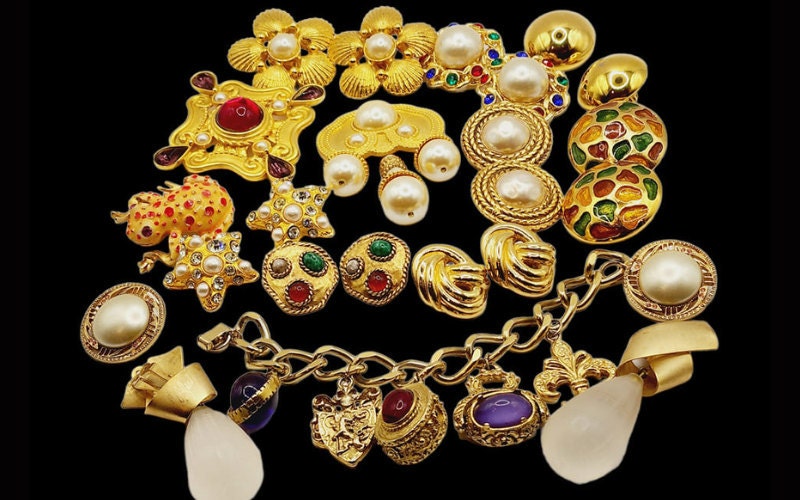 How to Date Vintage Costume Jewelry: A Guide for Collectors – Sugar NY