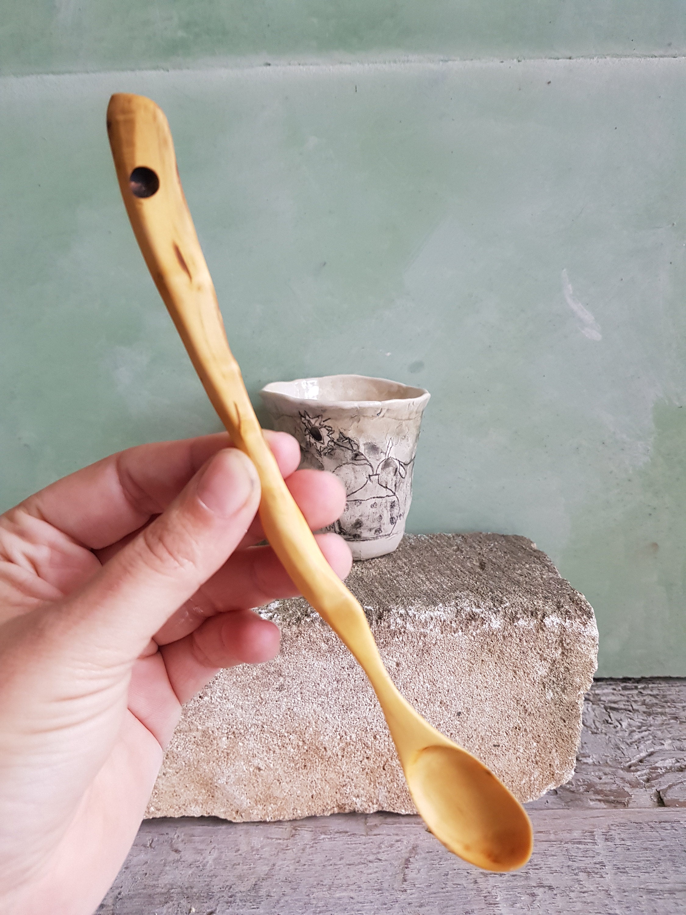 Cuillère en bois artisanale. Cuillère pour bébé en bois français