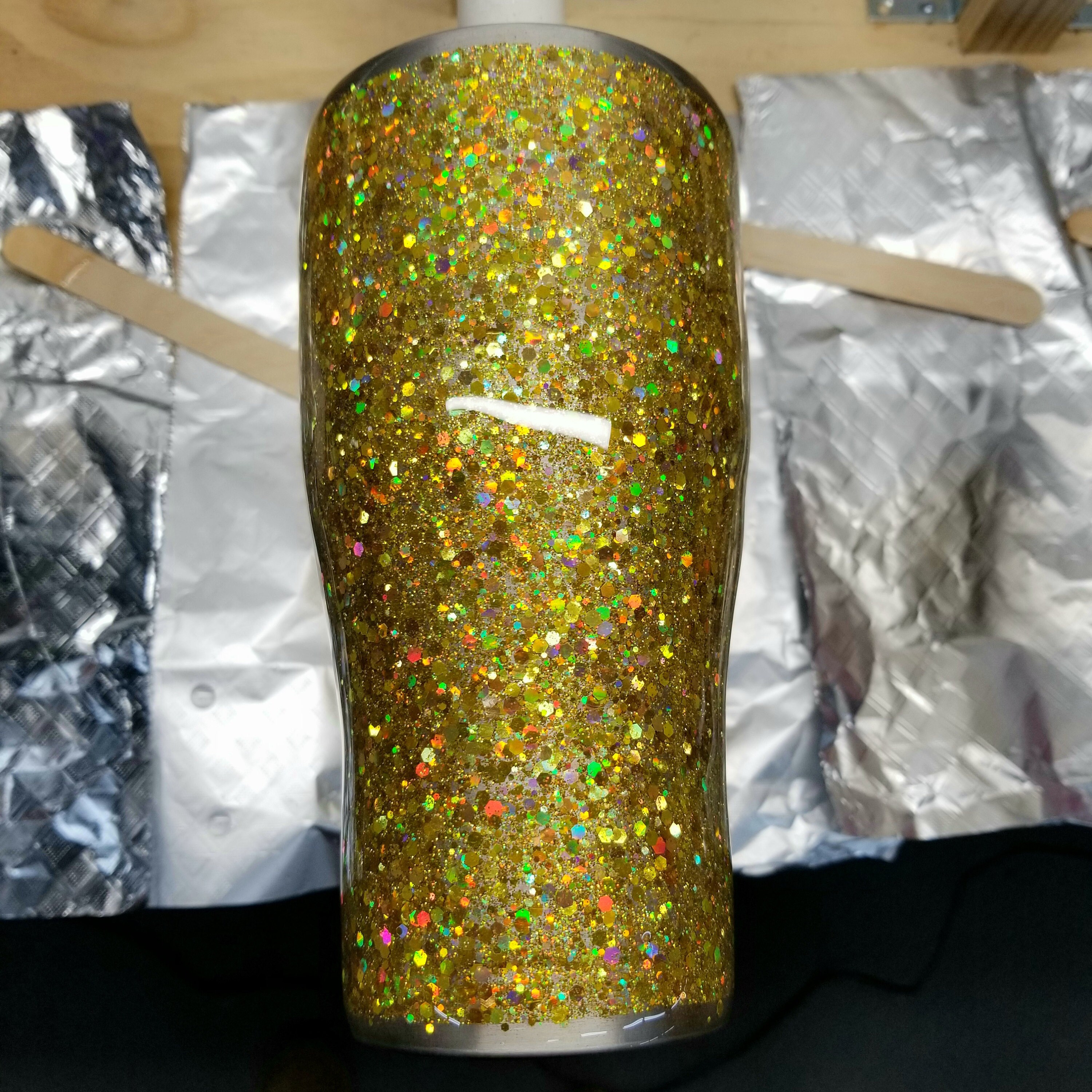 Tumbler with honeycomb glitter