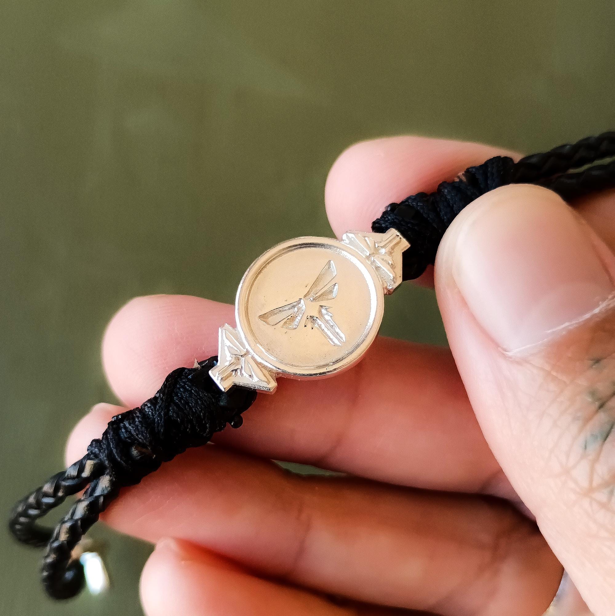 https://www.lebaronsamedi.com/listing/1624758710/cherche-la-lumiere-bracelet-en-cuir