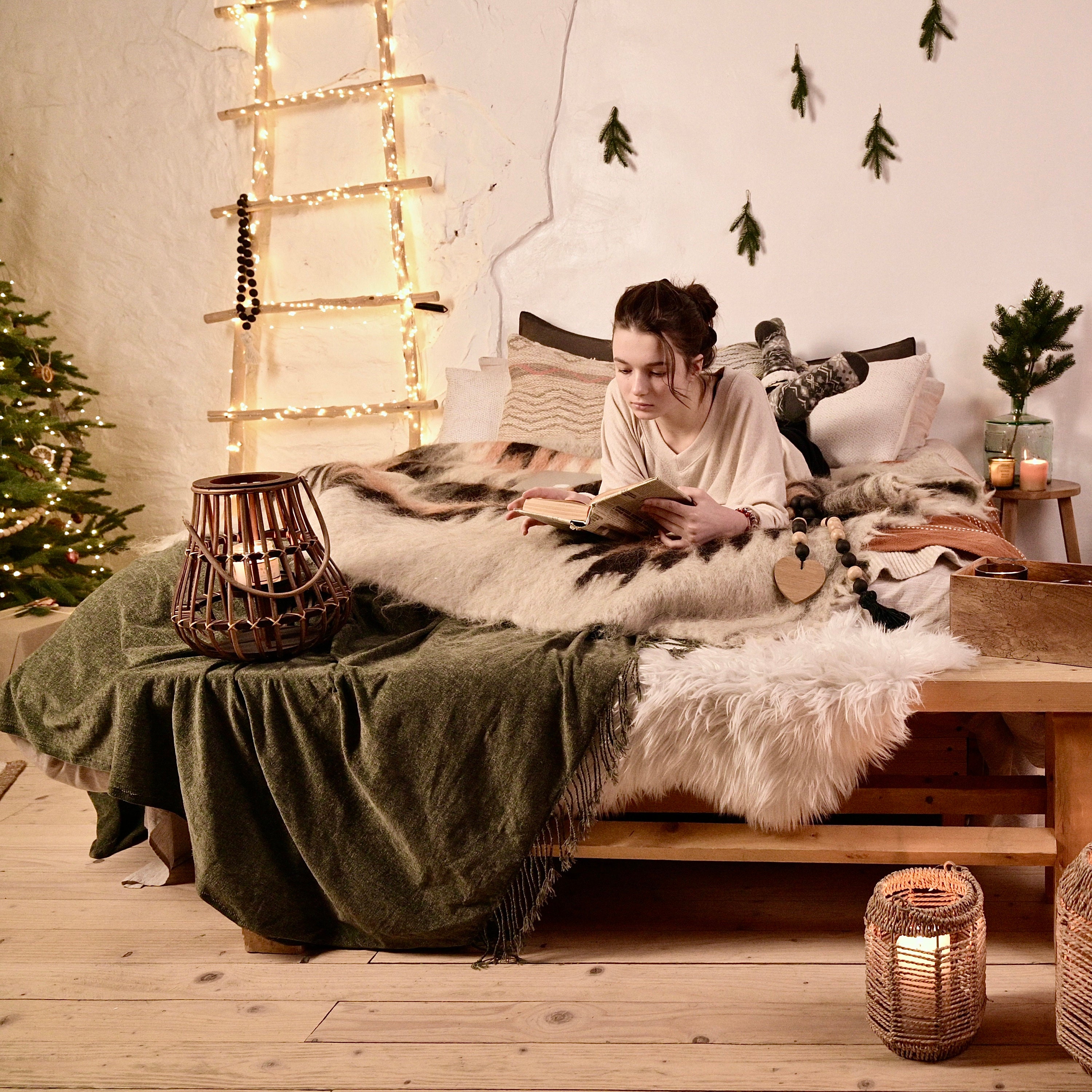 Theme Tales: Craft an Unforgettable Holiday Narrative