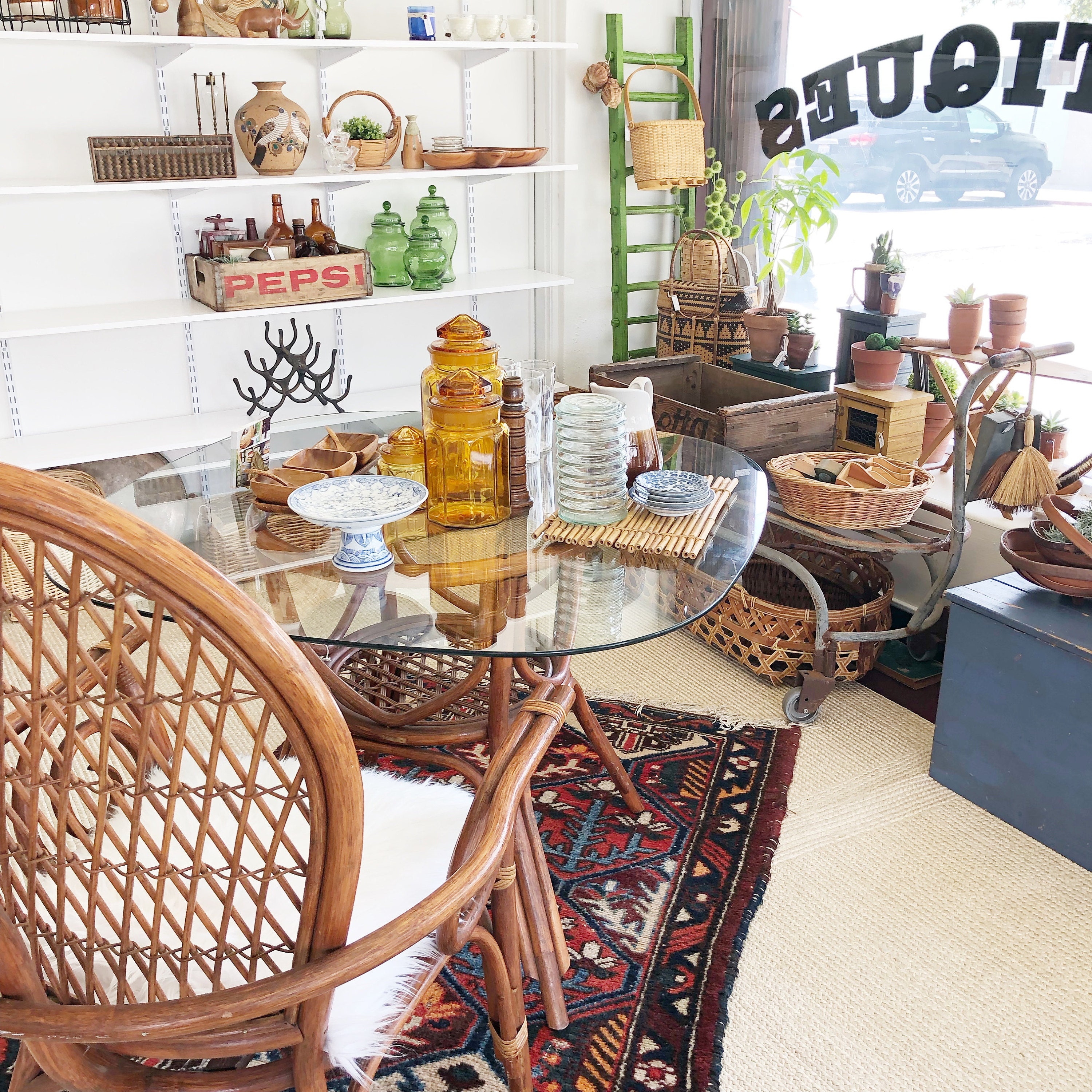 Mendez Manor Vintage Shop & Home