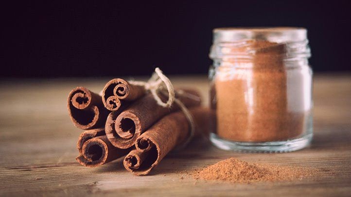 Cinnamon sticks and powder