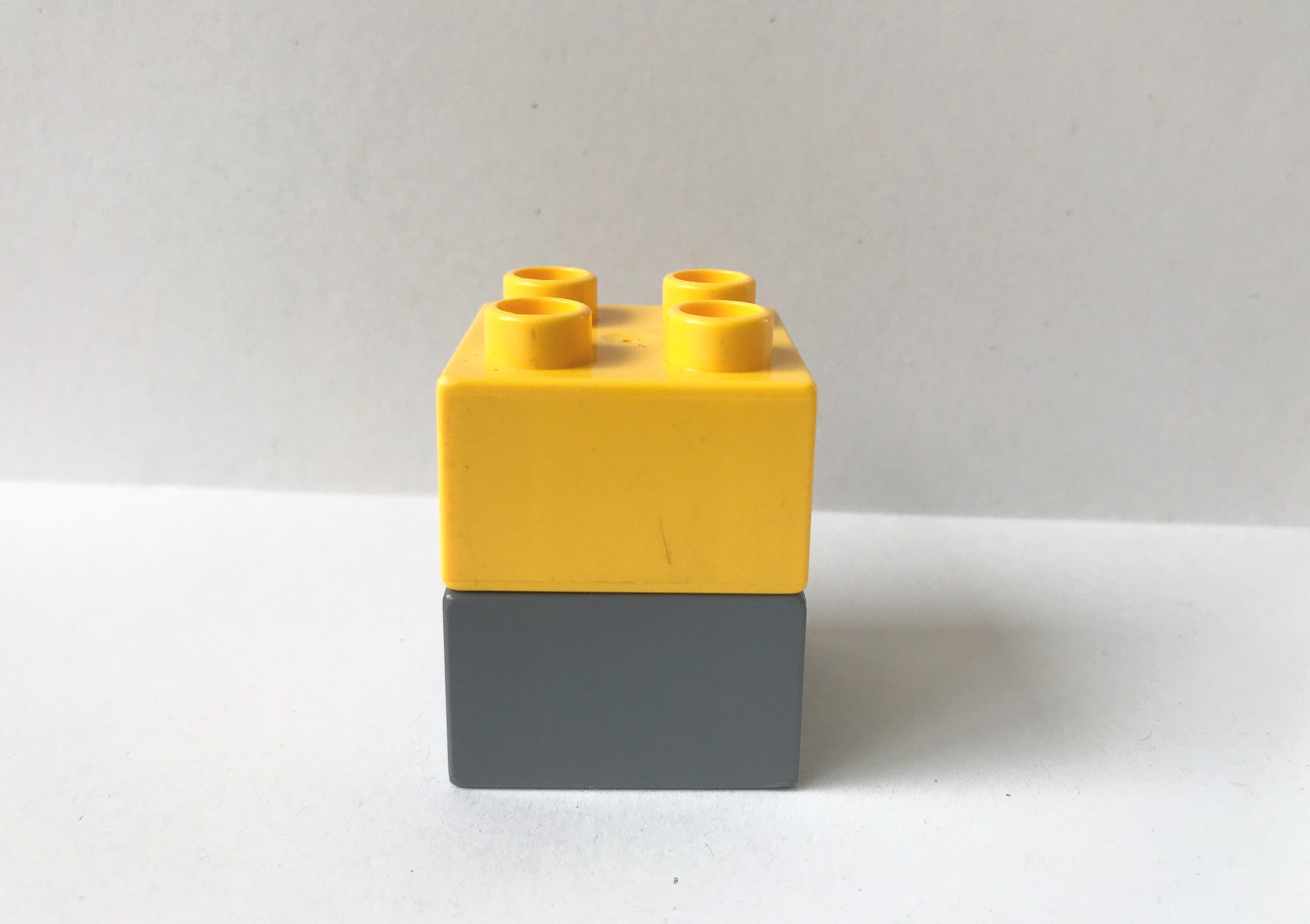 YELLOW GREY BY ILIUI LEGO