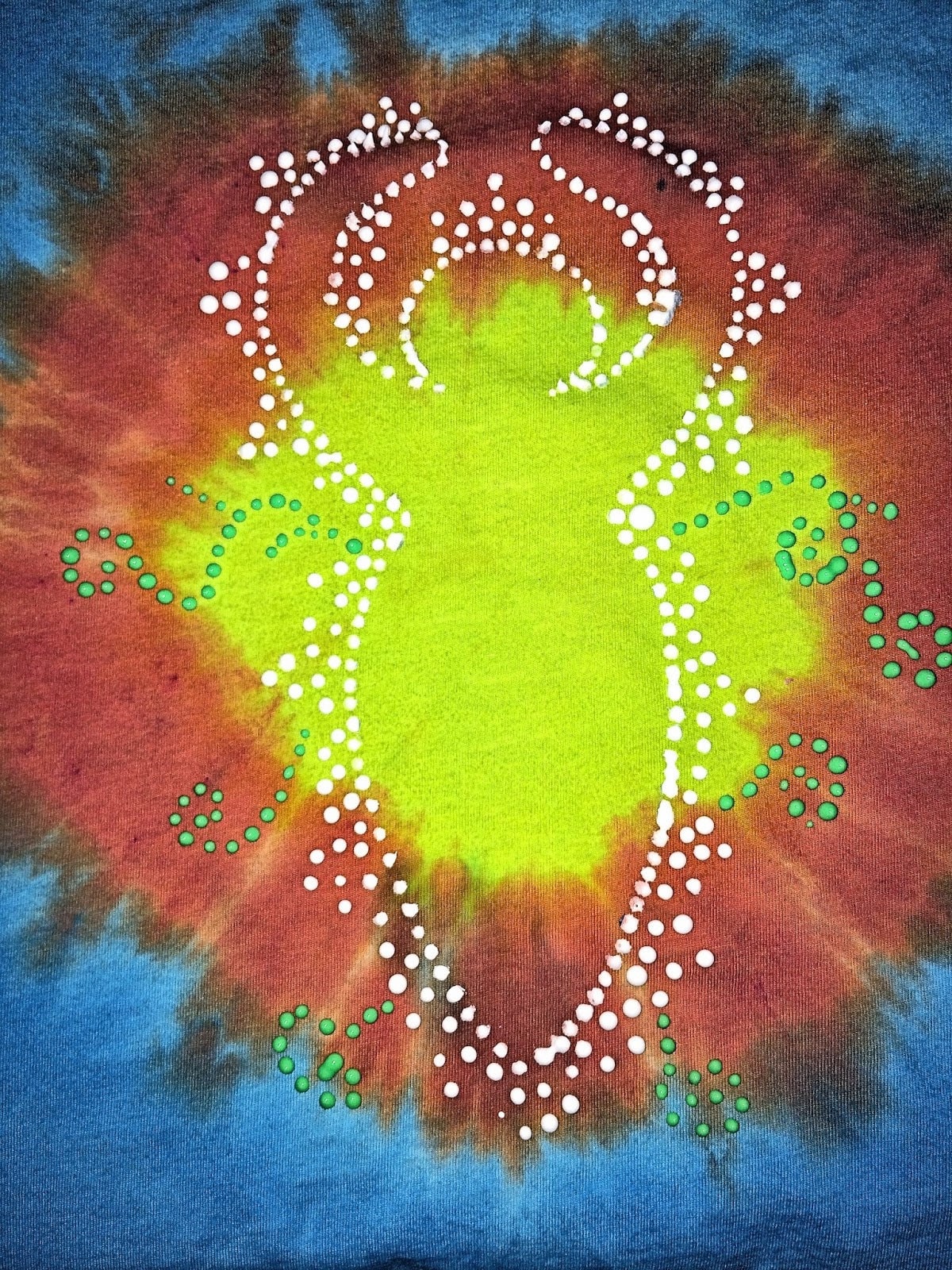 Goddess pattern removed revealing the dot outline with green vines — dots still wet