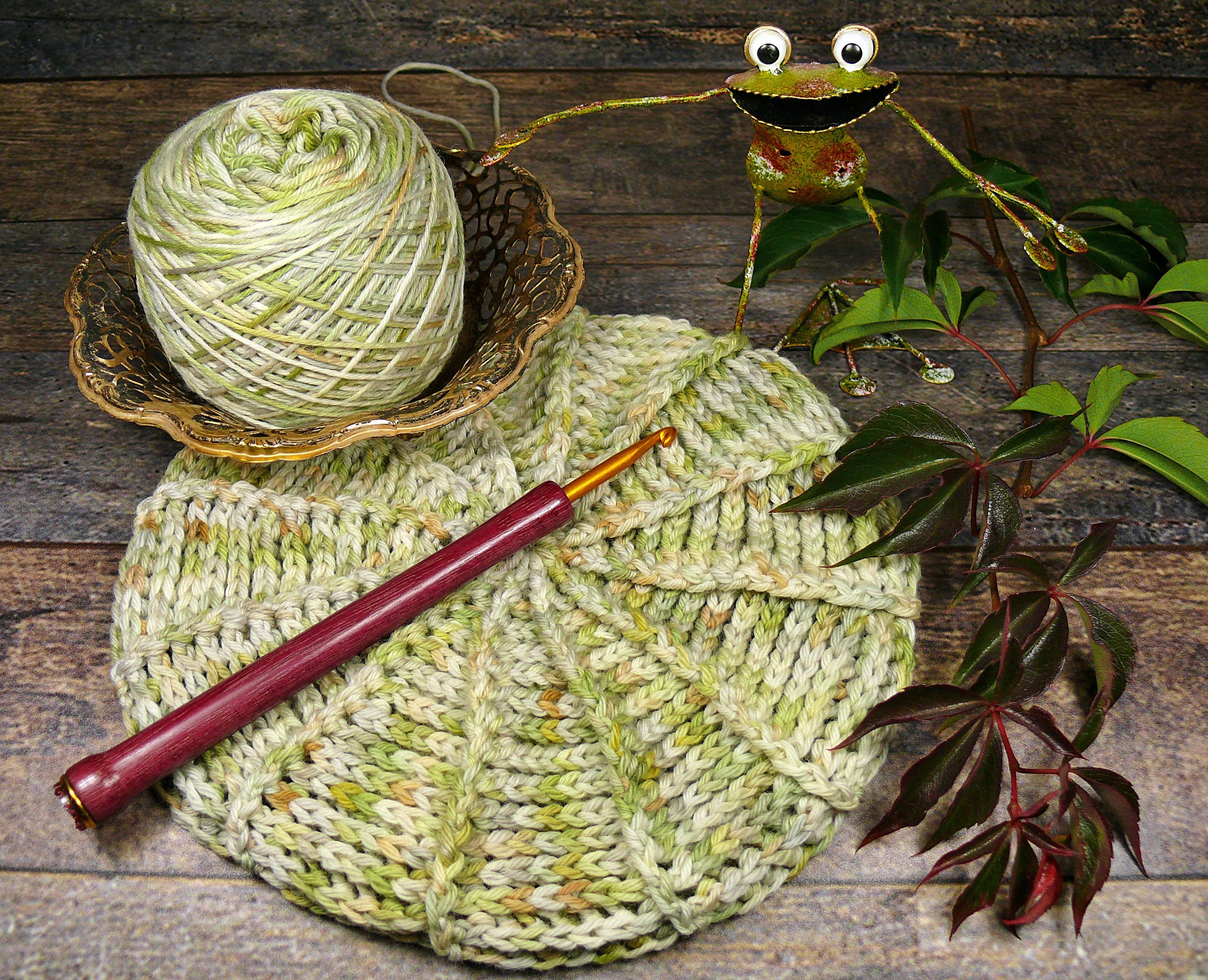 folly.me Mütze Mello pflanzengefärbte Bio Merino Rosy Green Wool