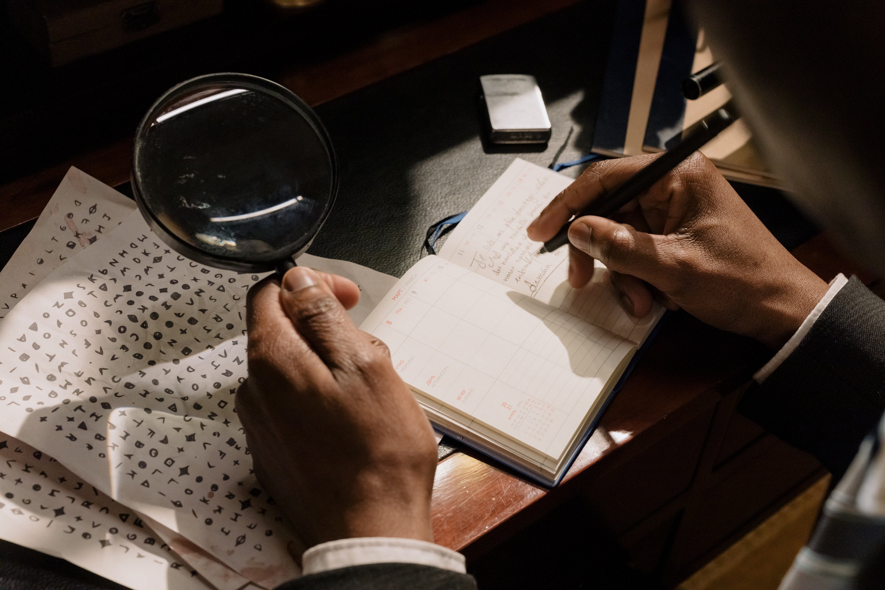 Photo by cottonbro studio: https://www.pexels.com/photo/photo-of-person-taking-down-notes-7319070/