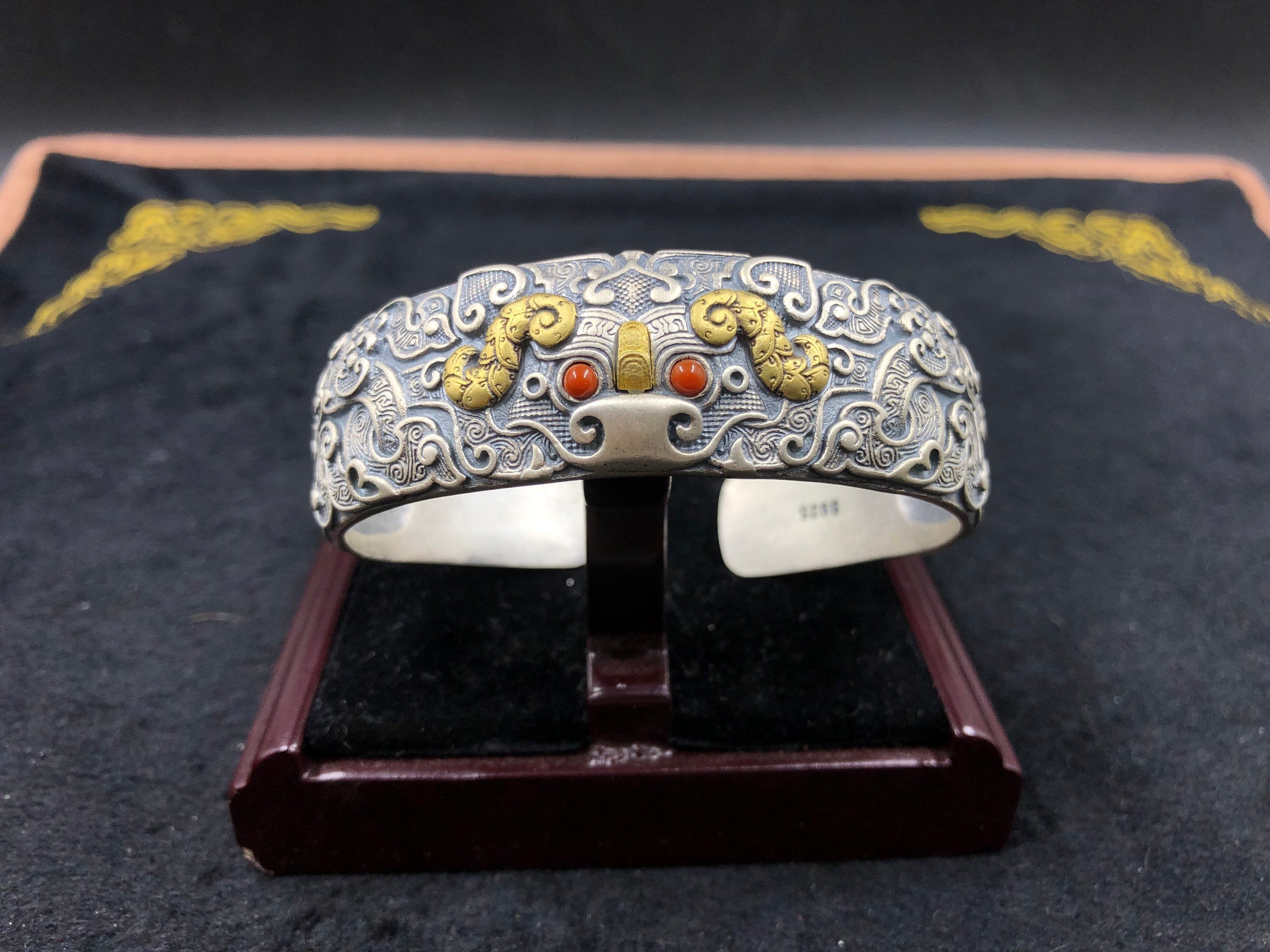 https://www.dongmeietjeremyzg.com/listing/729435662/bracelet-jonc-feng-shui-protection-du