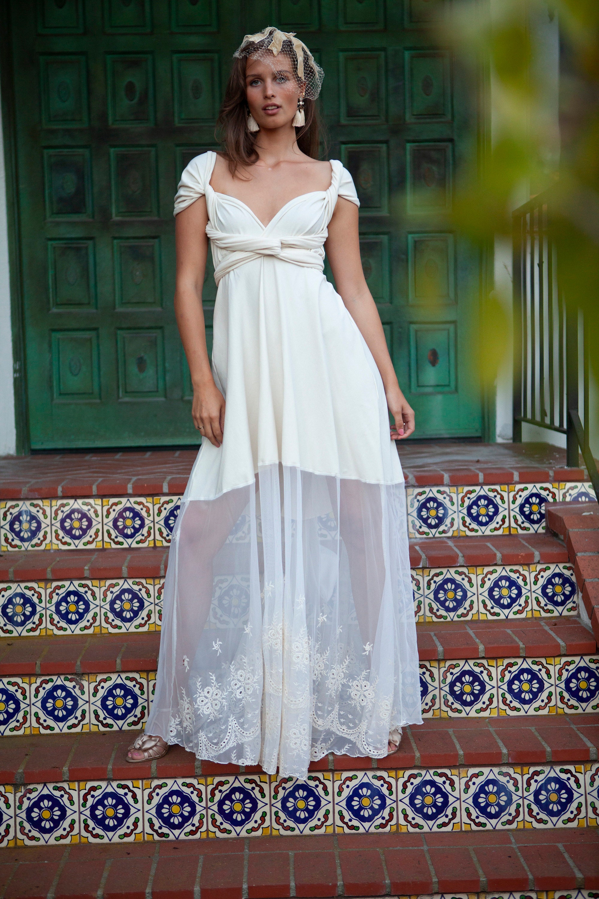 https://www.coraliebeatrix.com/listing/1091892600/boho-bride-bella-luna-dress-scalloped