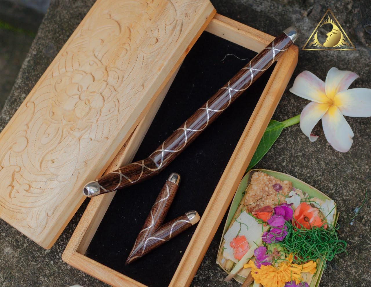 beautiful set kuripe and Tepi with silver line by Dewata Studio
