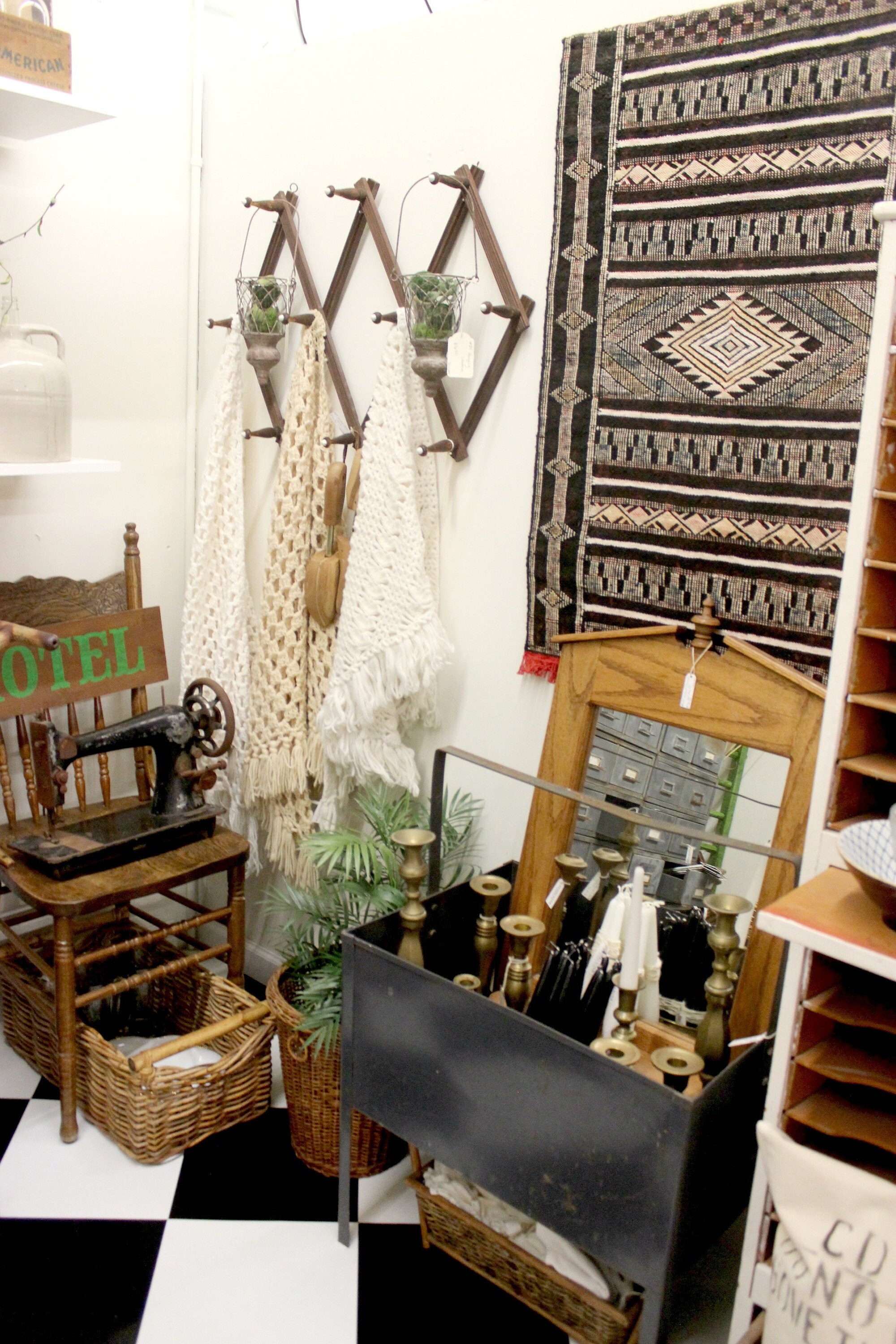 Mendez Manor Vintage/Pomona Antique Mart
