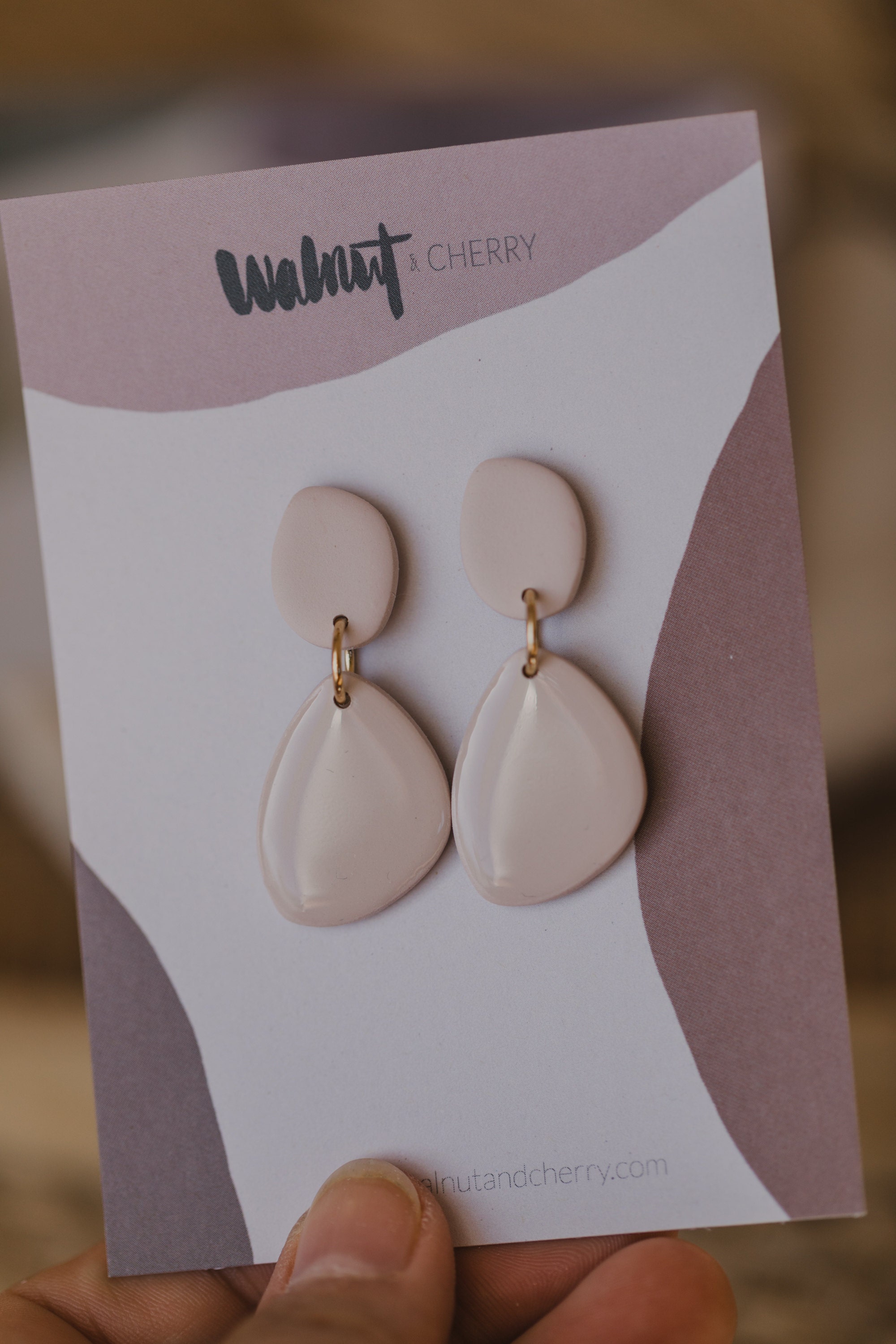 Ovale matt-glänzende Ohrringe in zarten Pastell-Tönen