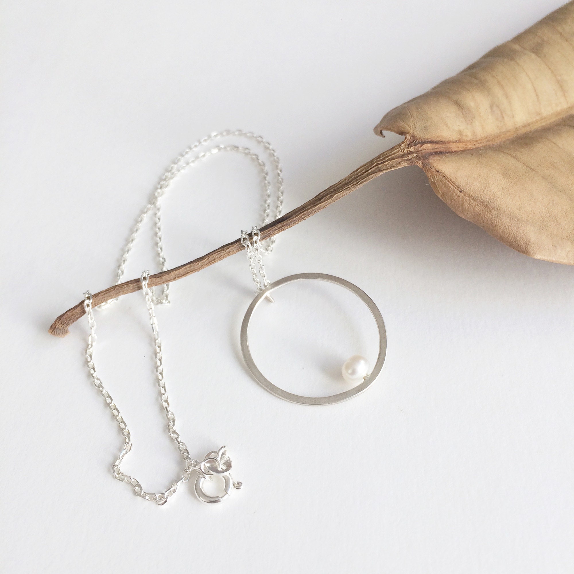 Delicate open circle with pearl necklace