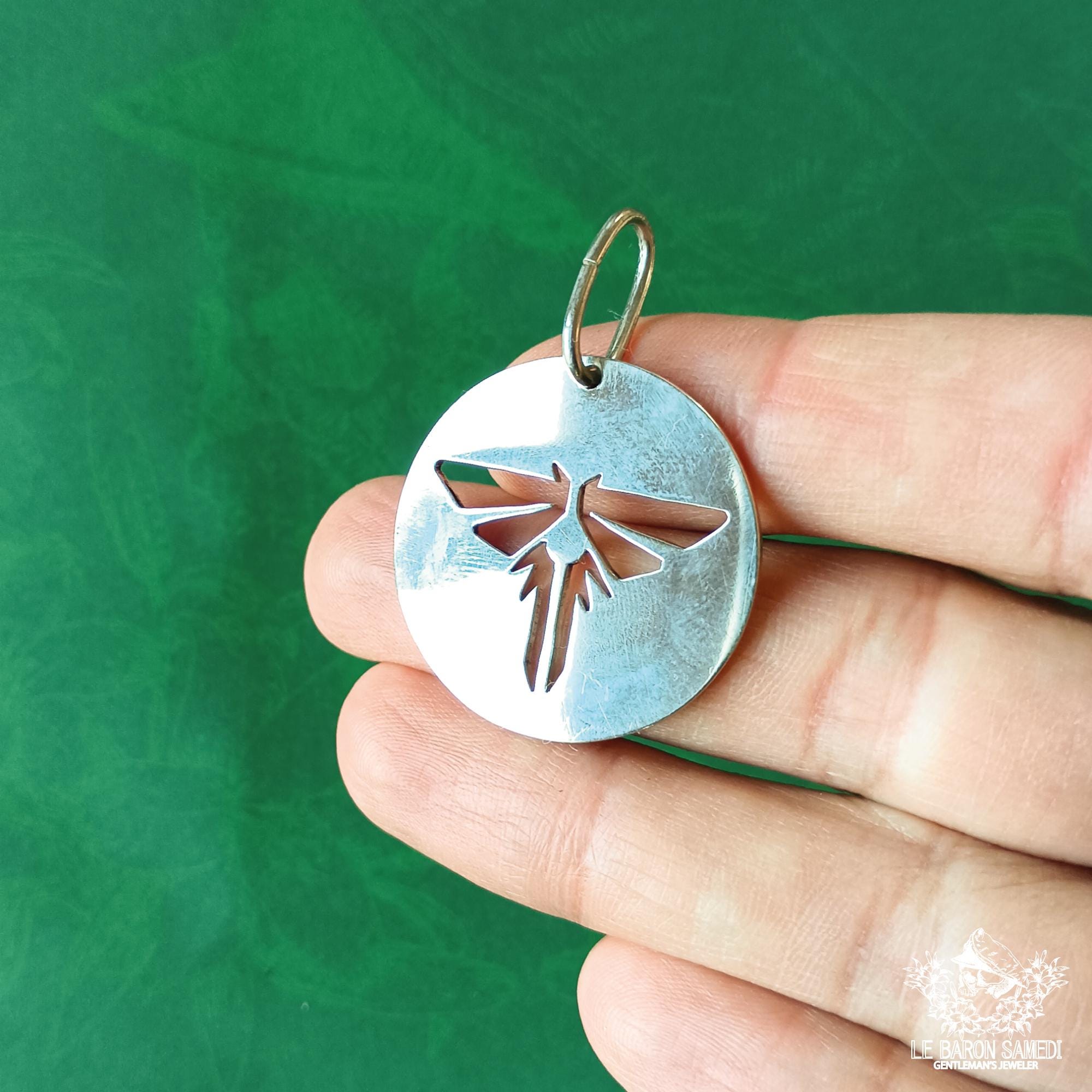 https://www.lebaronsamedi.com/listing/1405766007/firefly-pendentif-medaille-en-argent