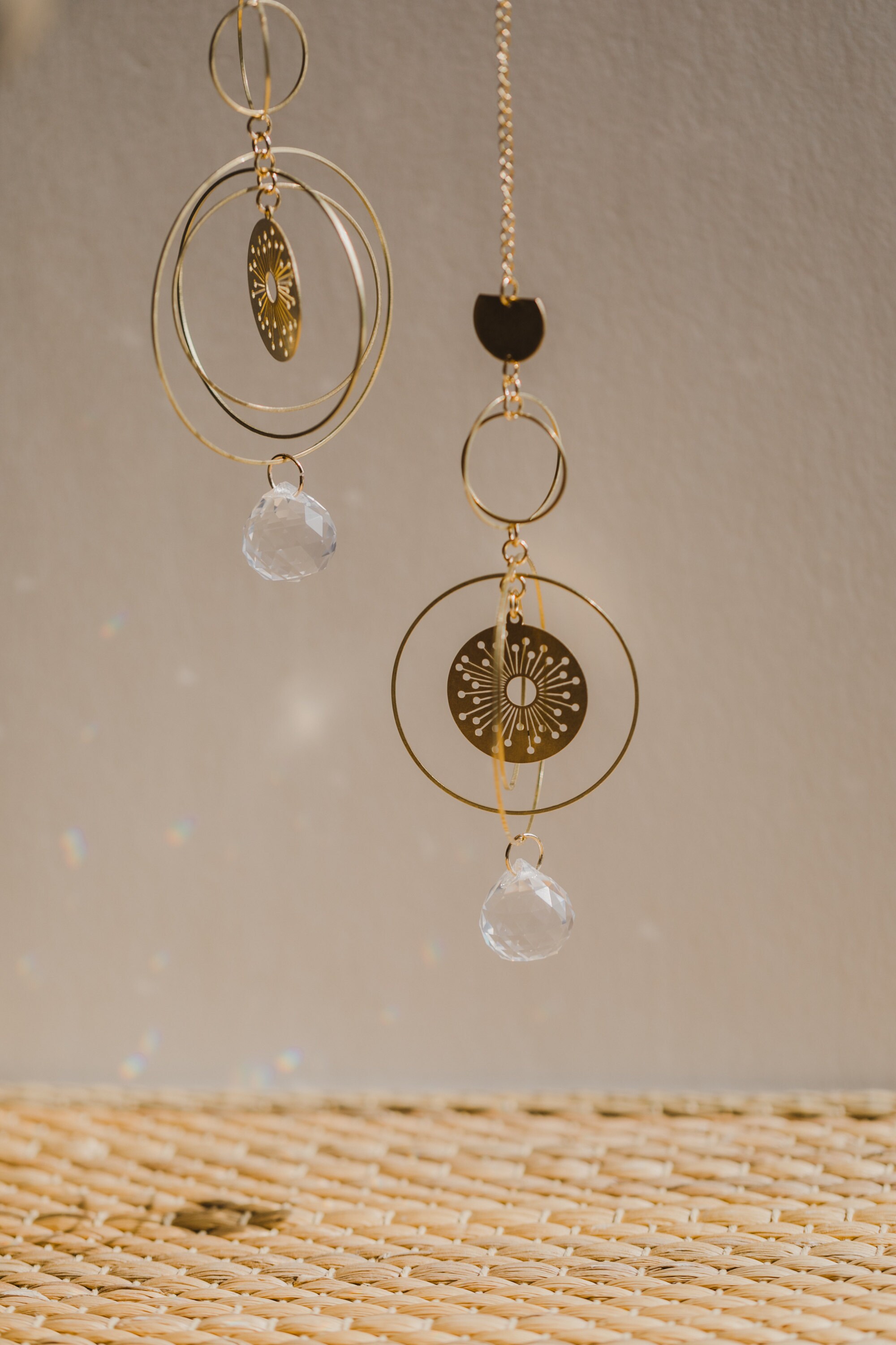 goldene Suncatcher mit Regenbogen Kristall