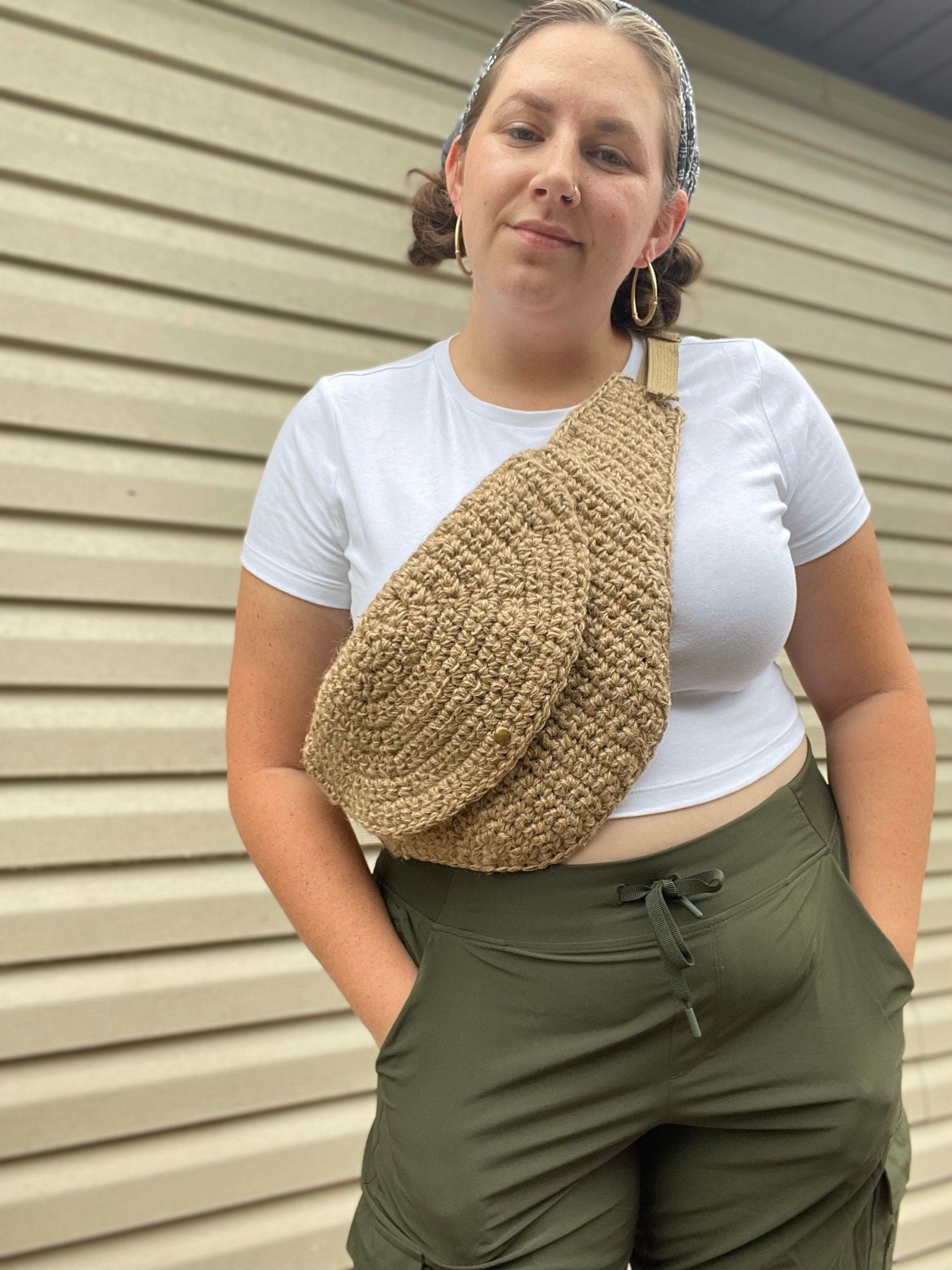 Woman wearing Sling Bag