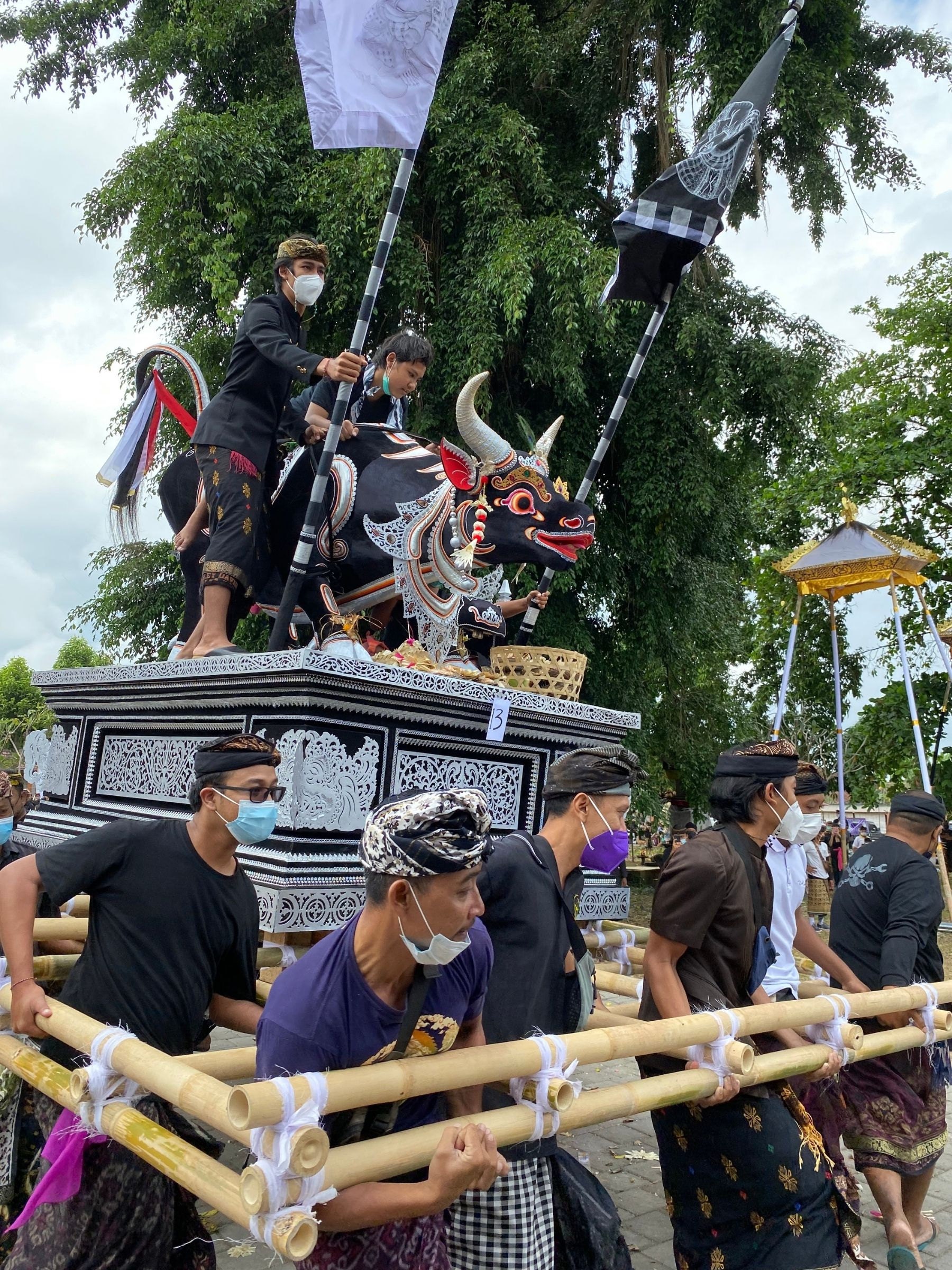 Bringing Bull totem to the cemetery for cremation ceremony