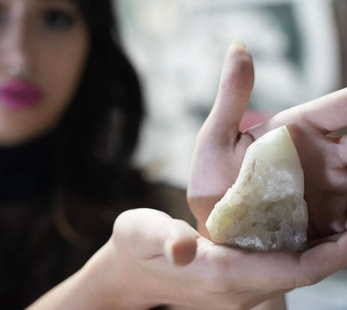 sulphur quartz tower meditation stone