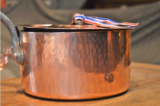 Copper pan with lid with wide rim