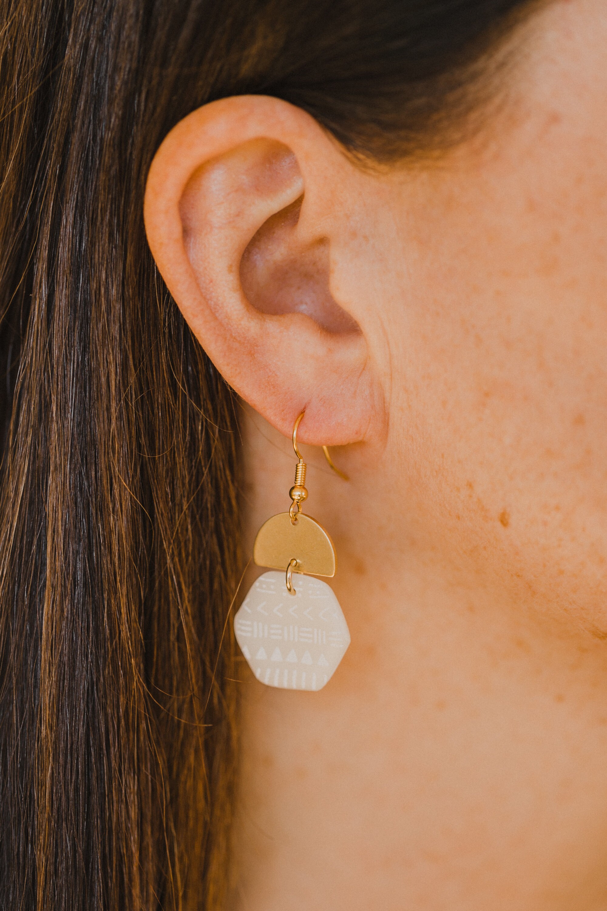 weiße beige Ohrringe aus Polymer Ton