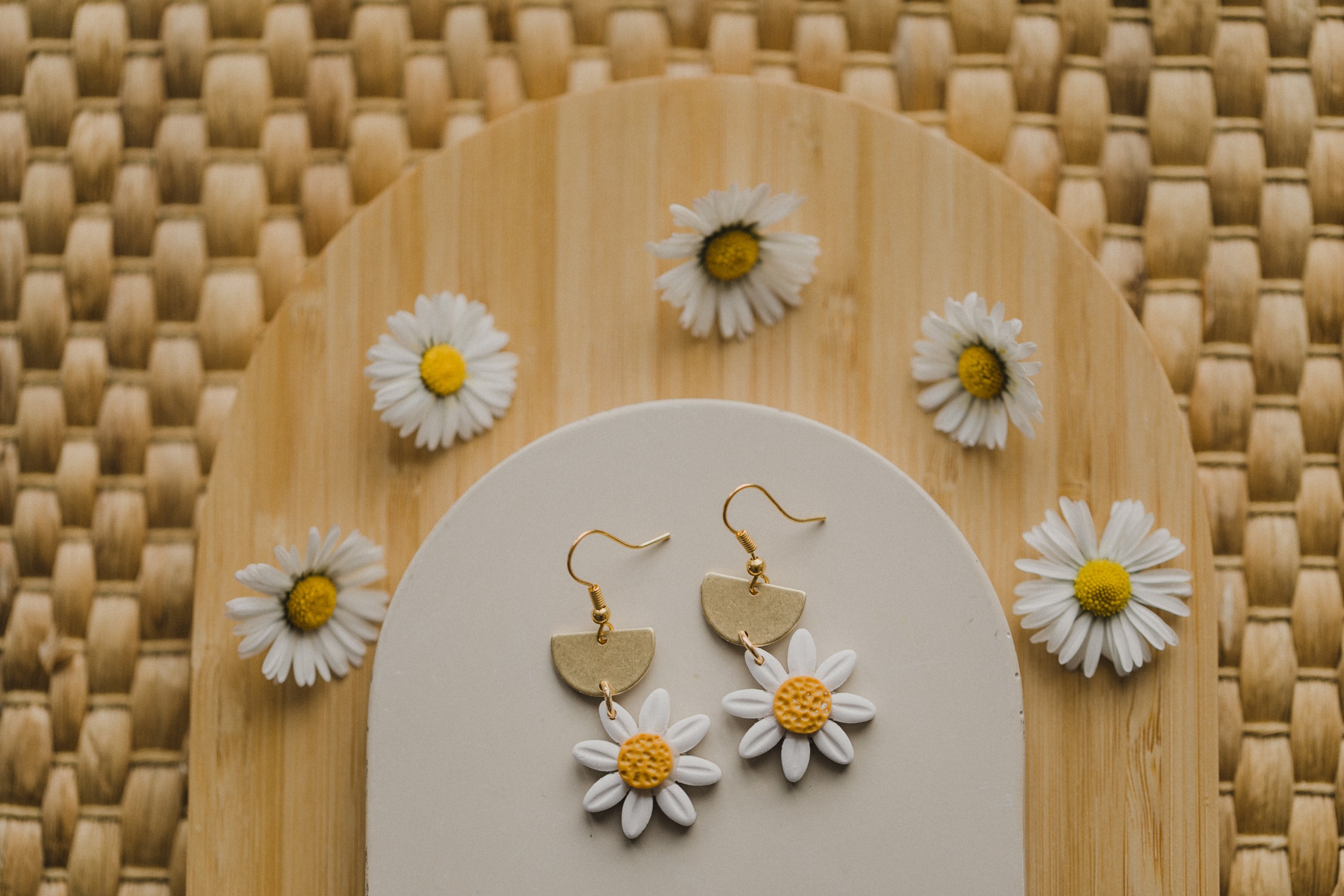 Daisy Ohrringe aus Polymer Ton