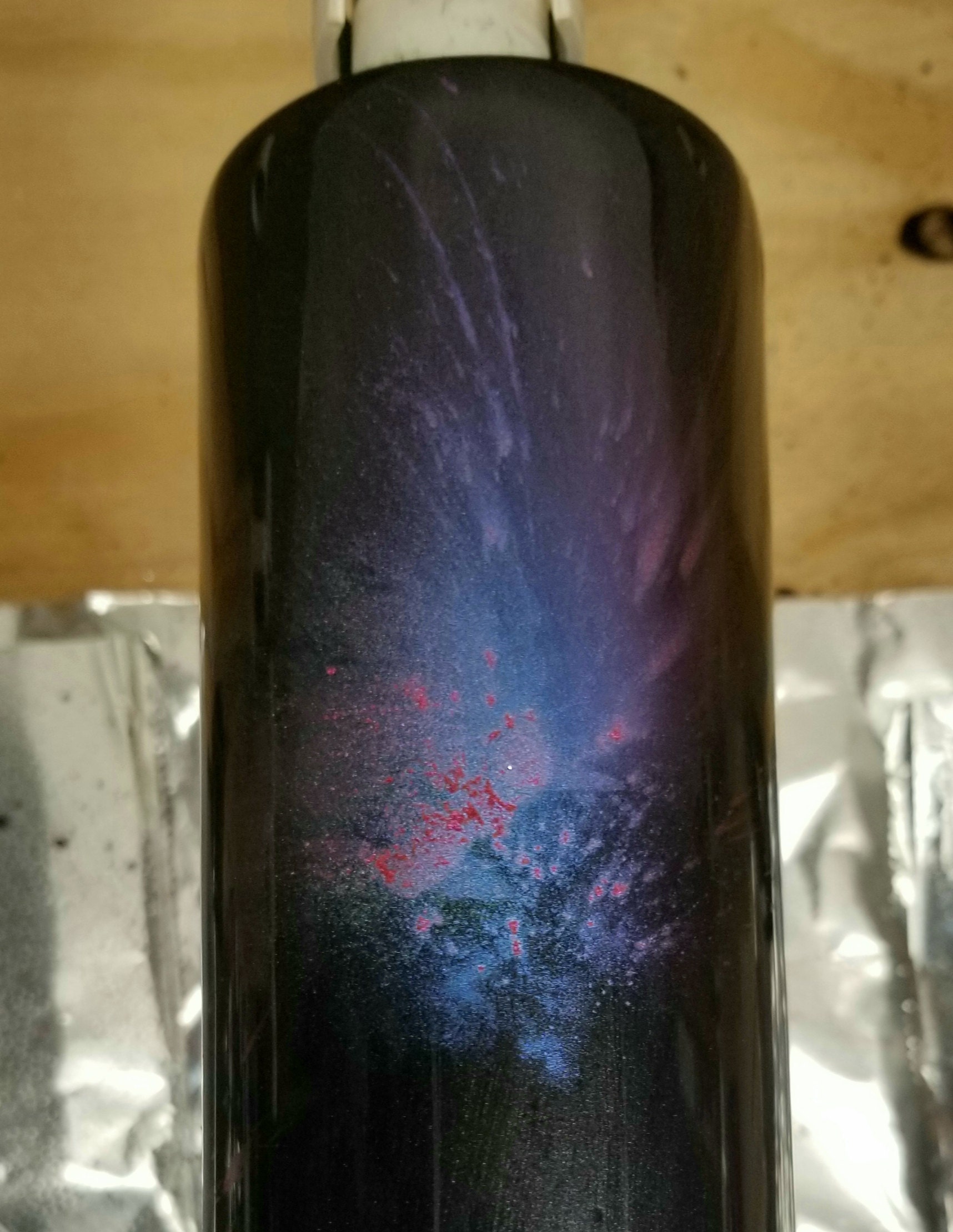 Chameleon powder on tumbler