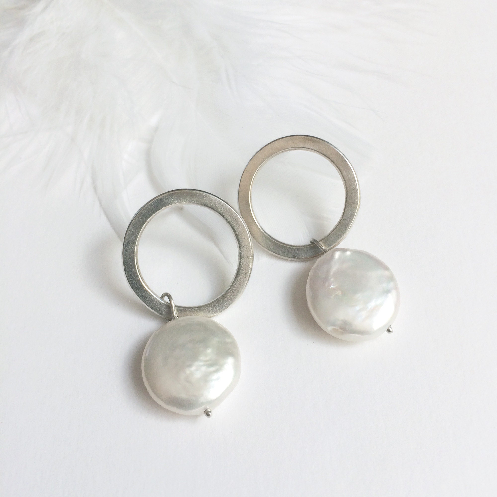 Stud circle earrings with pearl charm