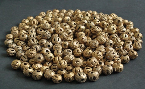 patterned round