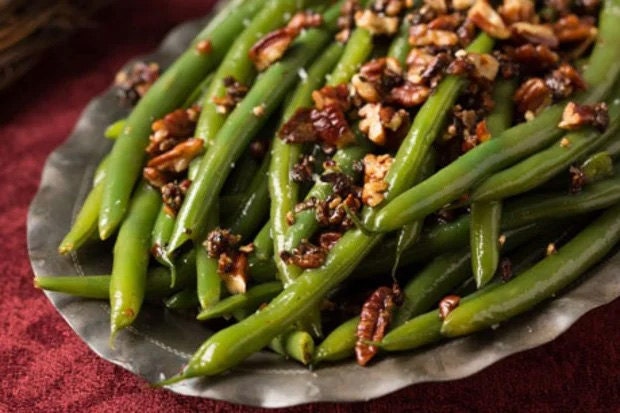 Green beans with caramelized pecans
