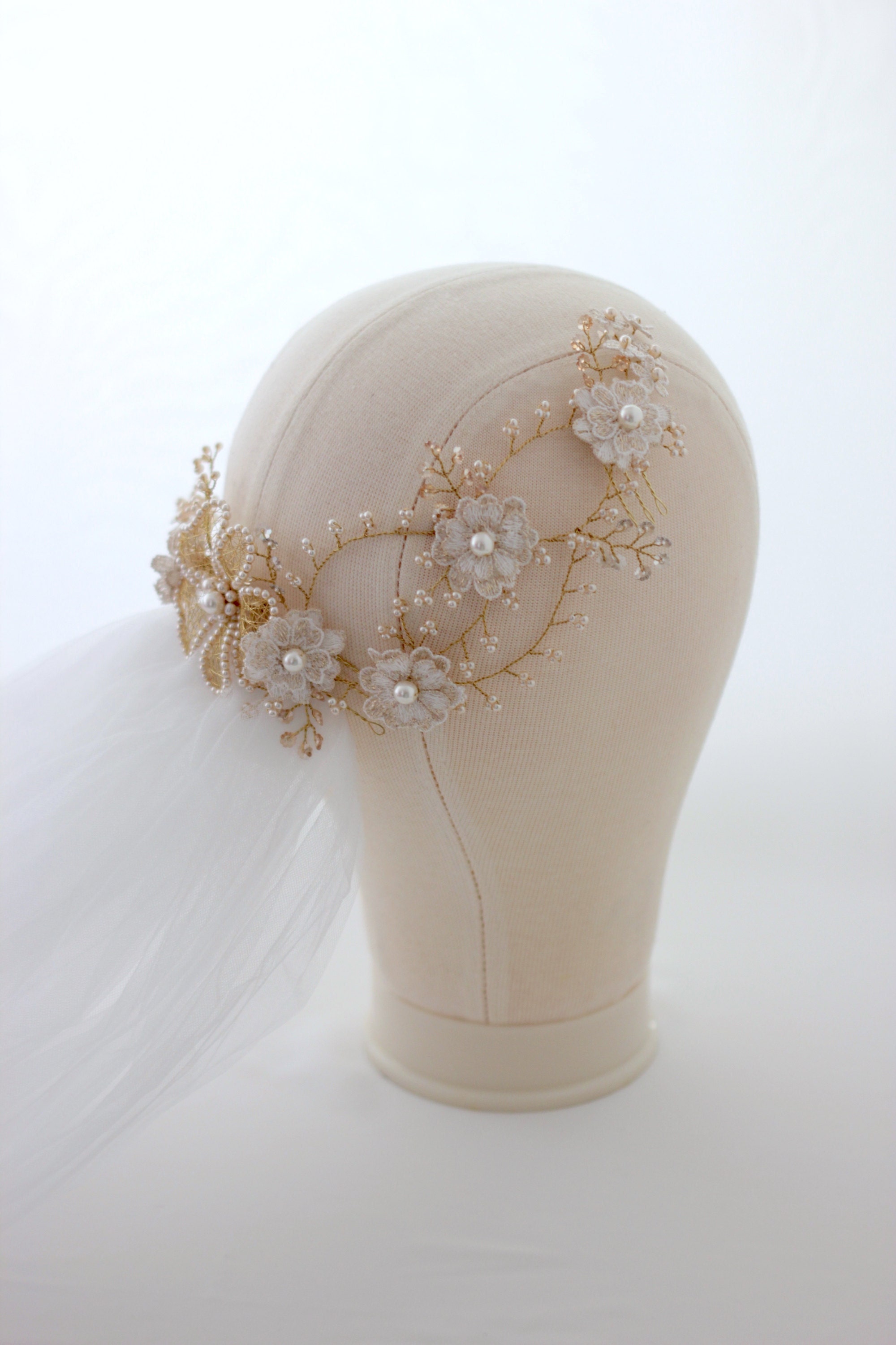 Versatile headpice by Elizabete Munzlinger
