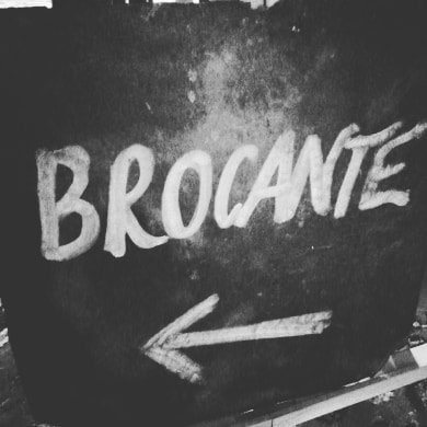 Signs at the brocante are written in chalk on old slate tiles