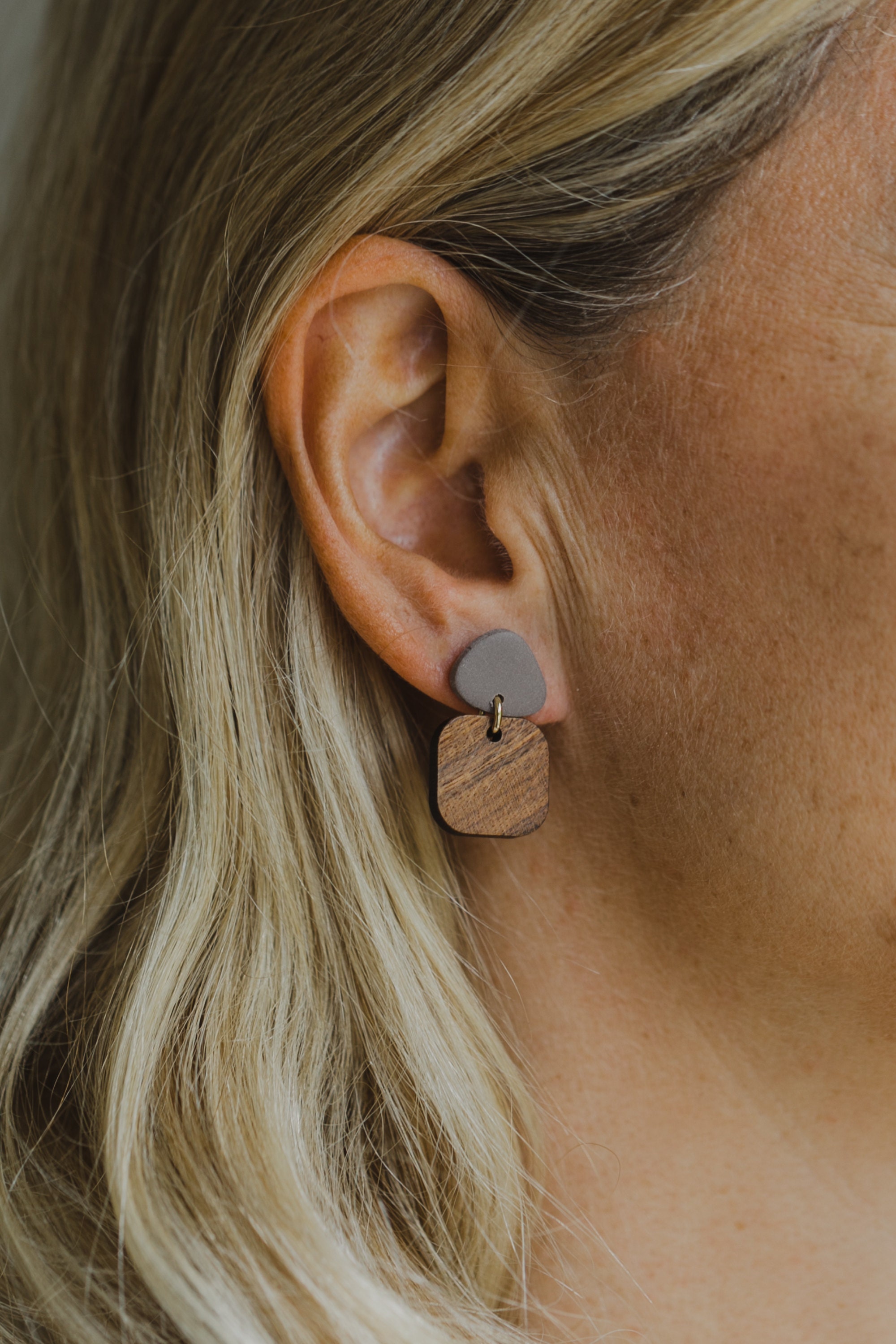 Neue Holz Ohrringe mit Polymer Ton Ohrsteckern
