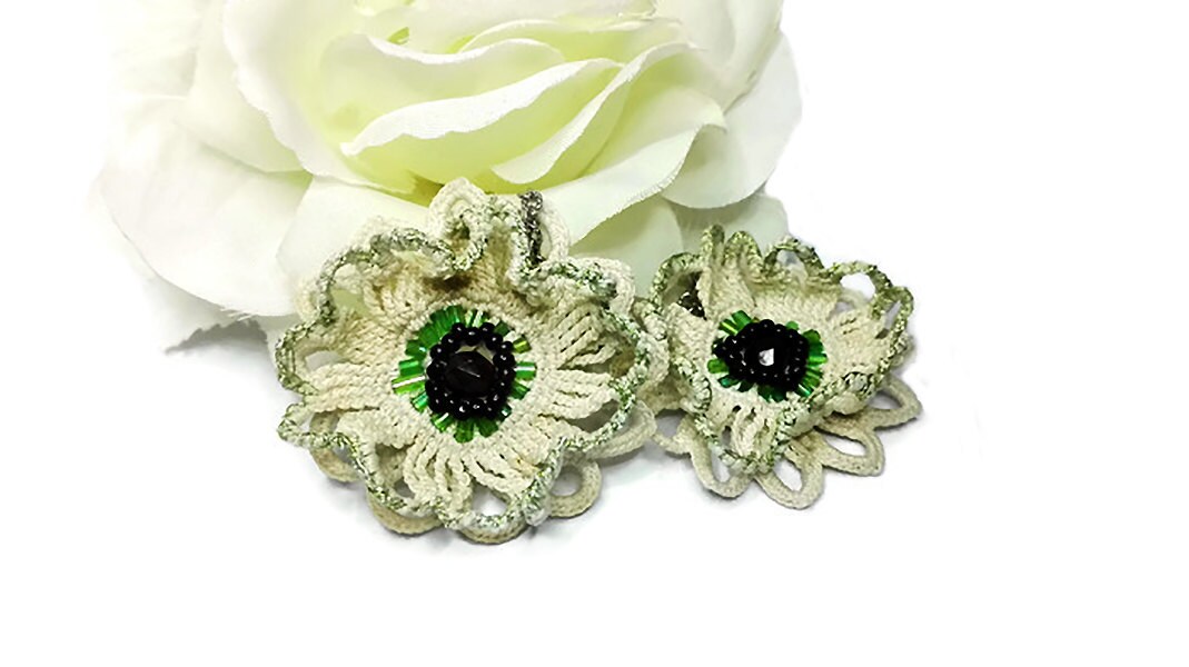 crochet flower earrings gunadesign